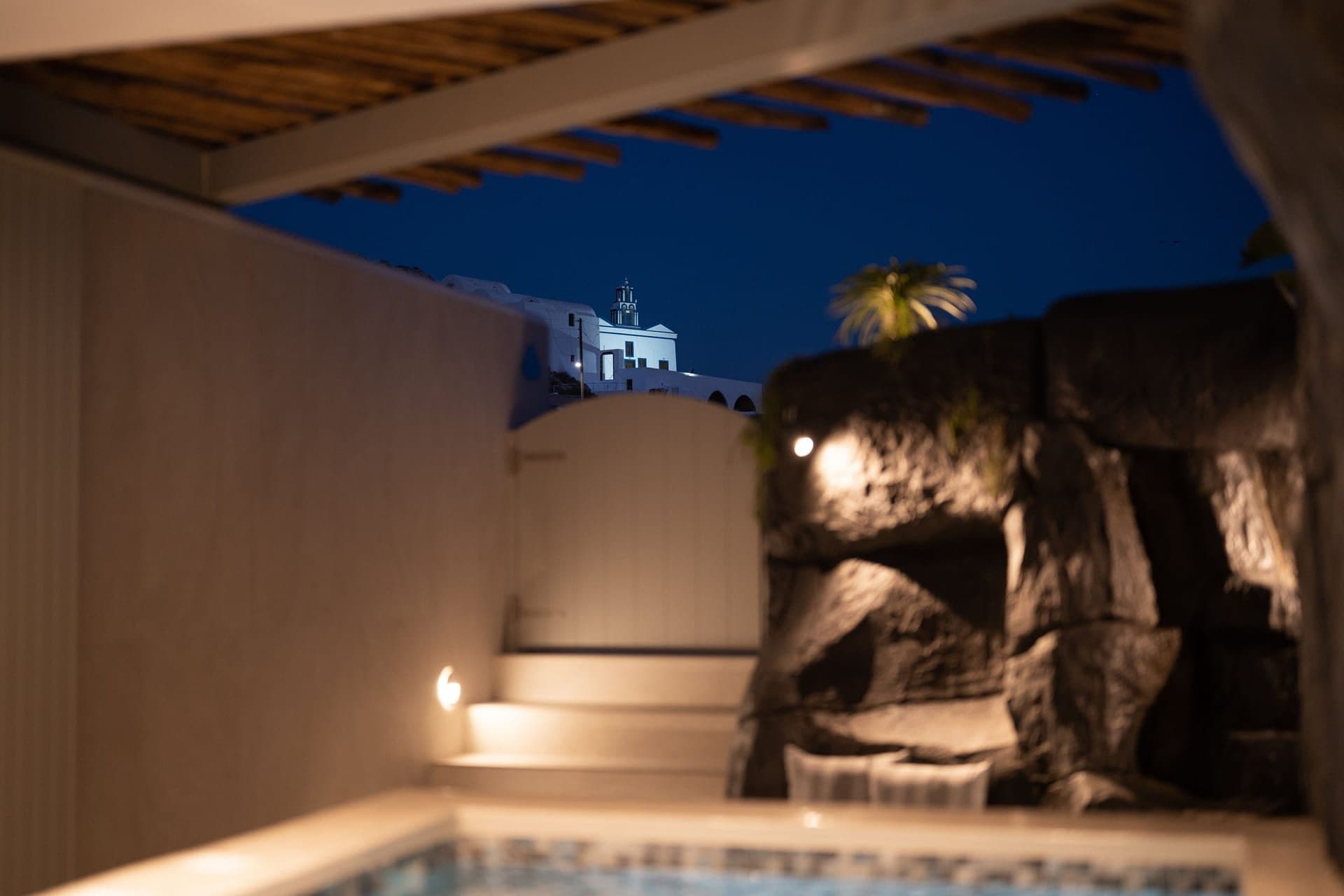 Blue Diamond Suite with Hot Tub, Fira – photo 16 of 16
