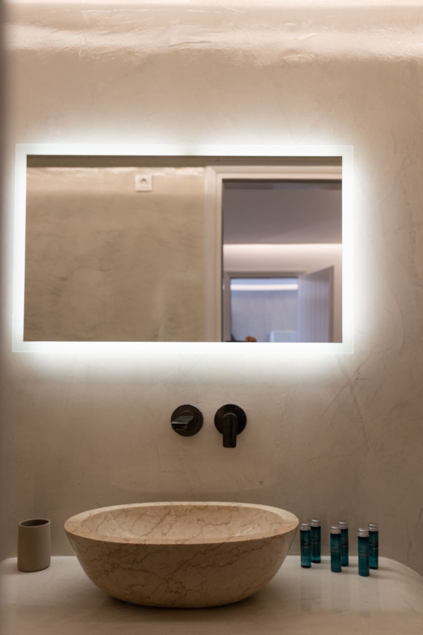 Blue Diamond Suite with Hot Tub, Fira – photo 6 of 16