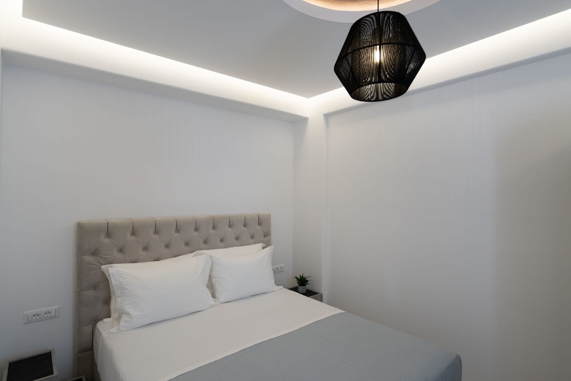 Black Diamond Suite with Hot Tub, Fira – photo 7 of 19