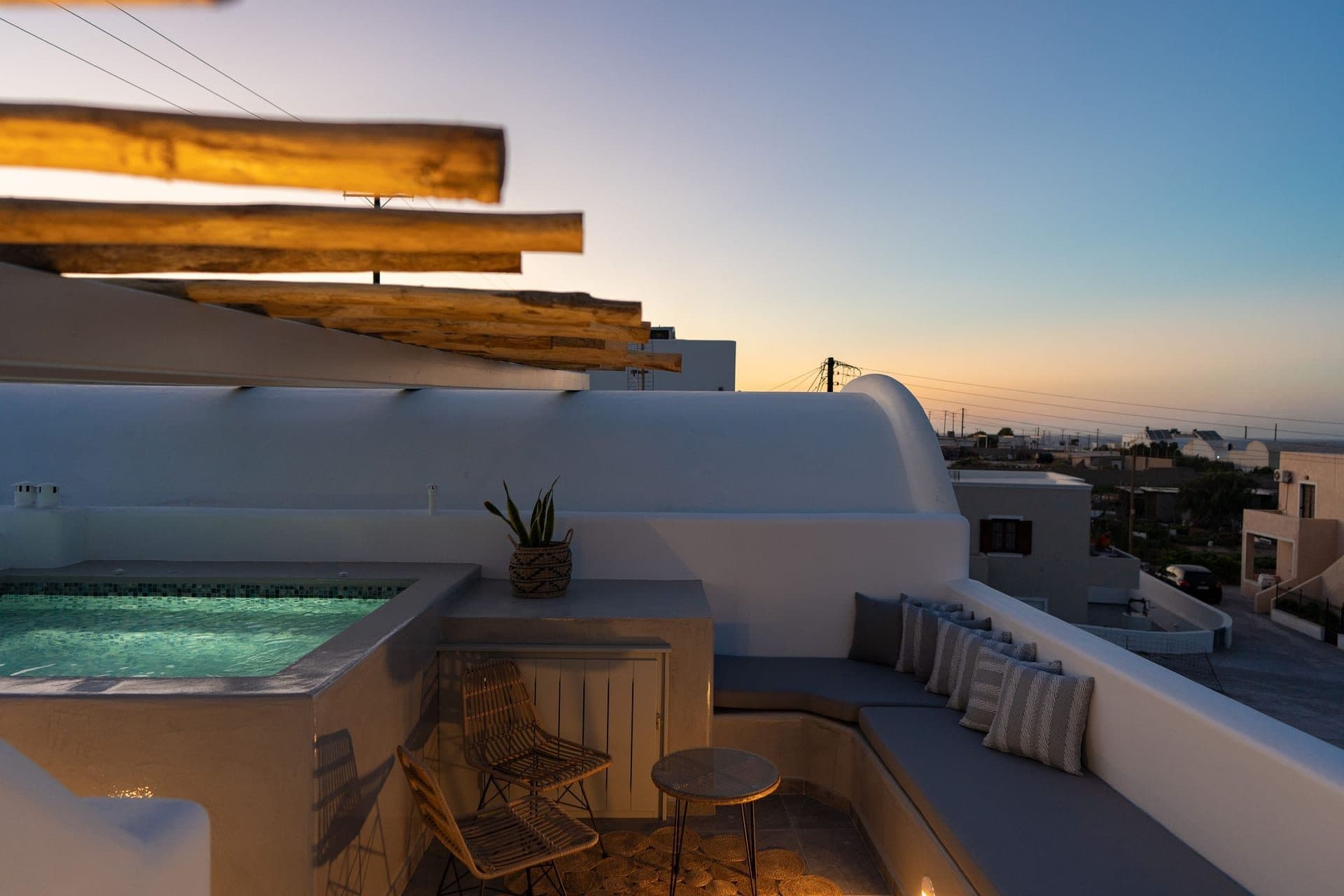 Black Diamond Suite with Hot Tub, Fira – photo 15 of 19
