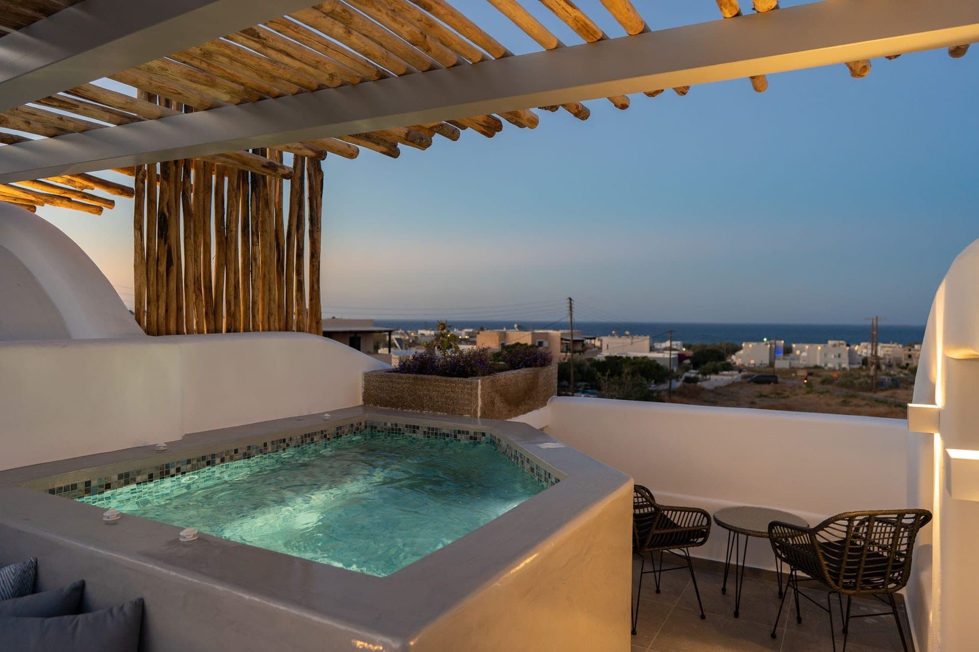 White Diamond Suite with Hot Tub, Fira – photo 21 of 22