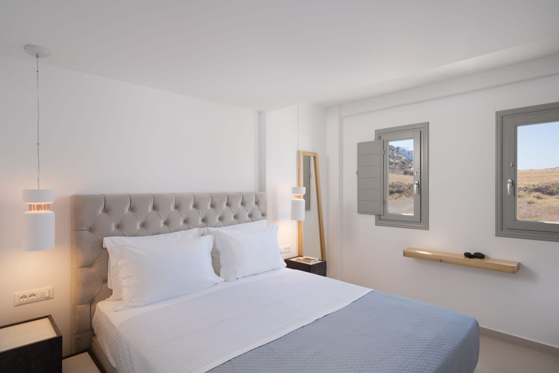 White Diamond Suite with Hot Tub, Fira – photo 13 of 22