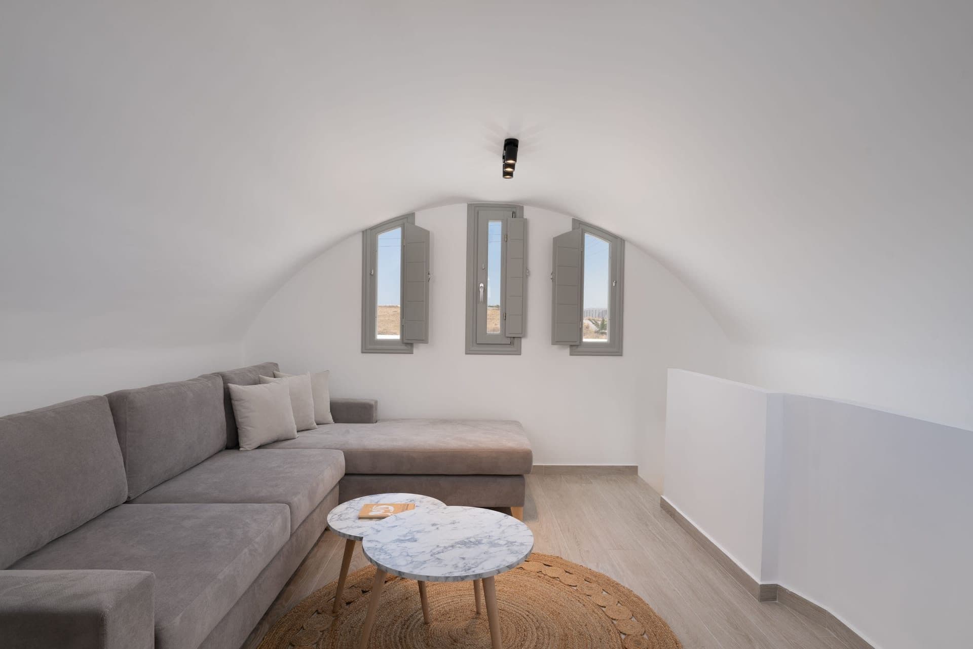 White Diamond Suite with Hot Tub, Fira – photo 5 of 22