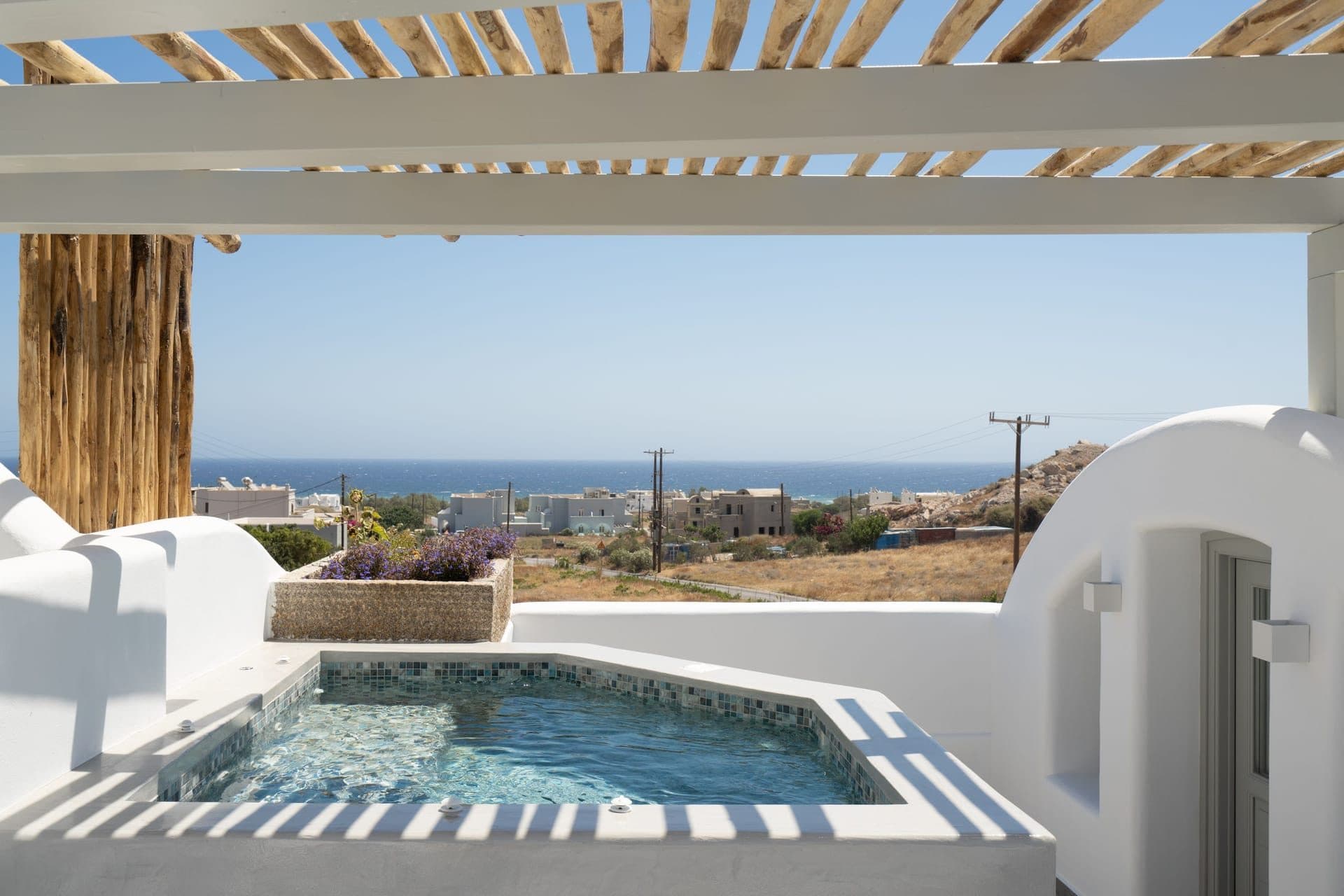 White Diamond Suite with Hot Tub, Fira – photo 6 of 22