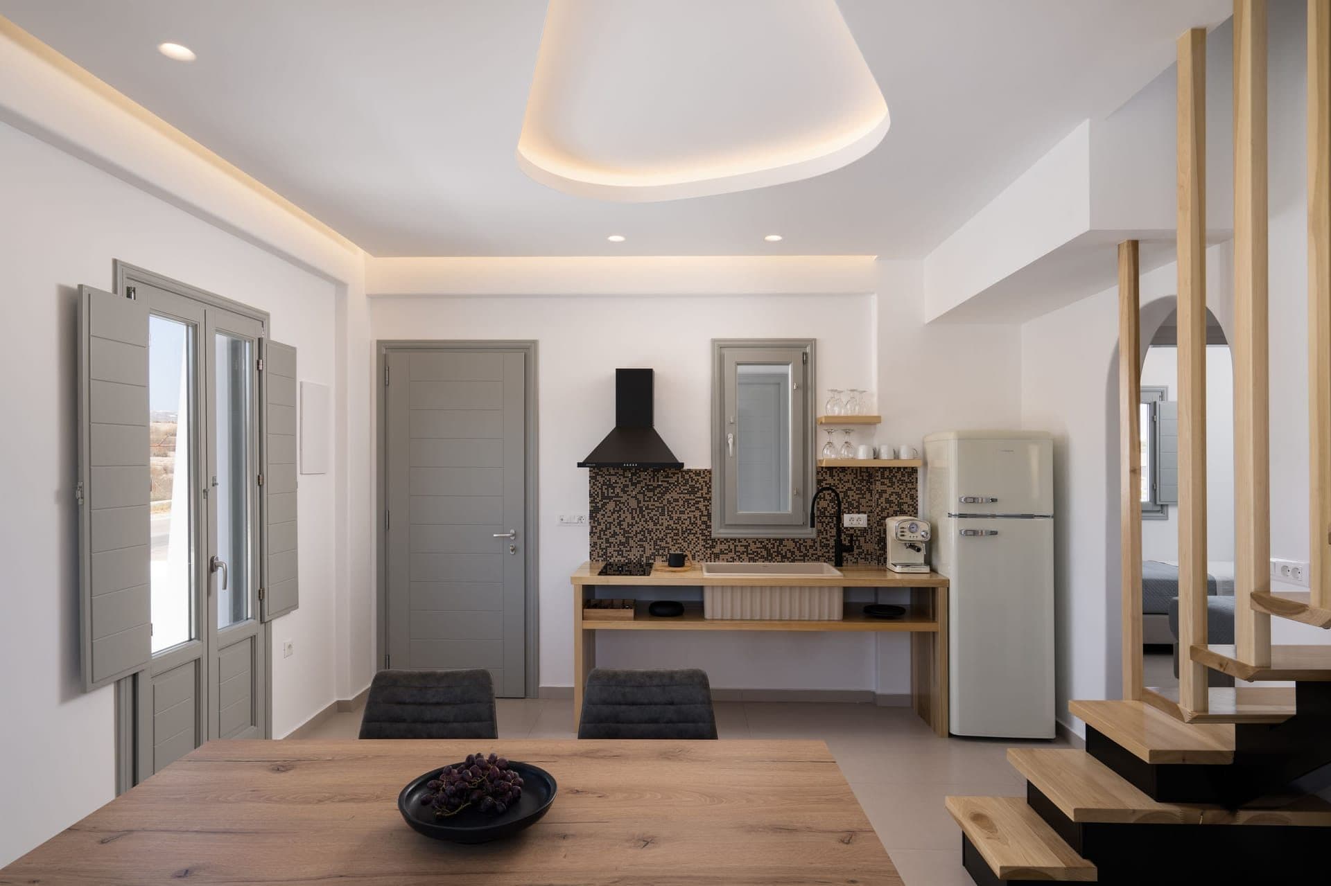 White Diamond Suite with Hot Tub, Fira – photo 11 of 22