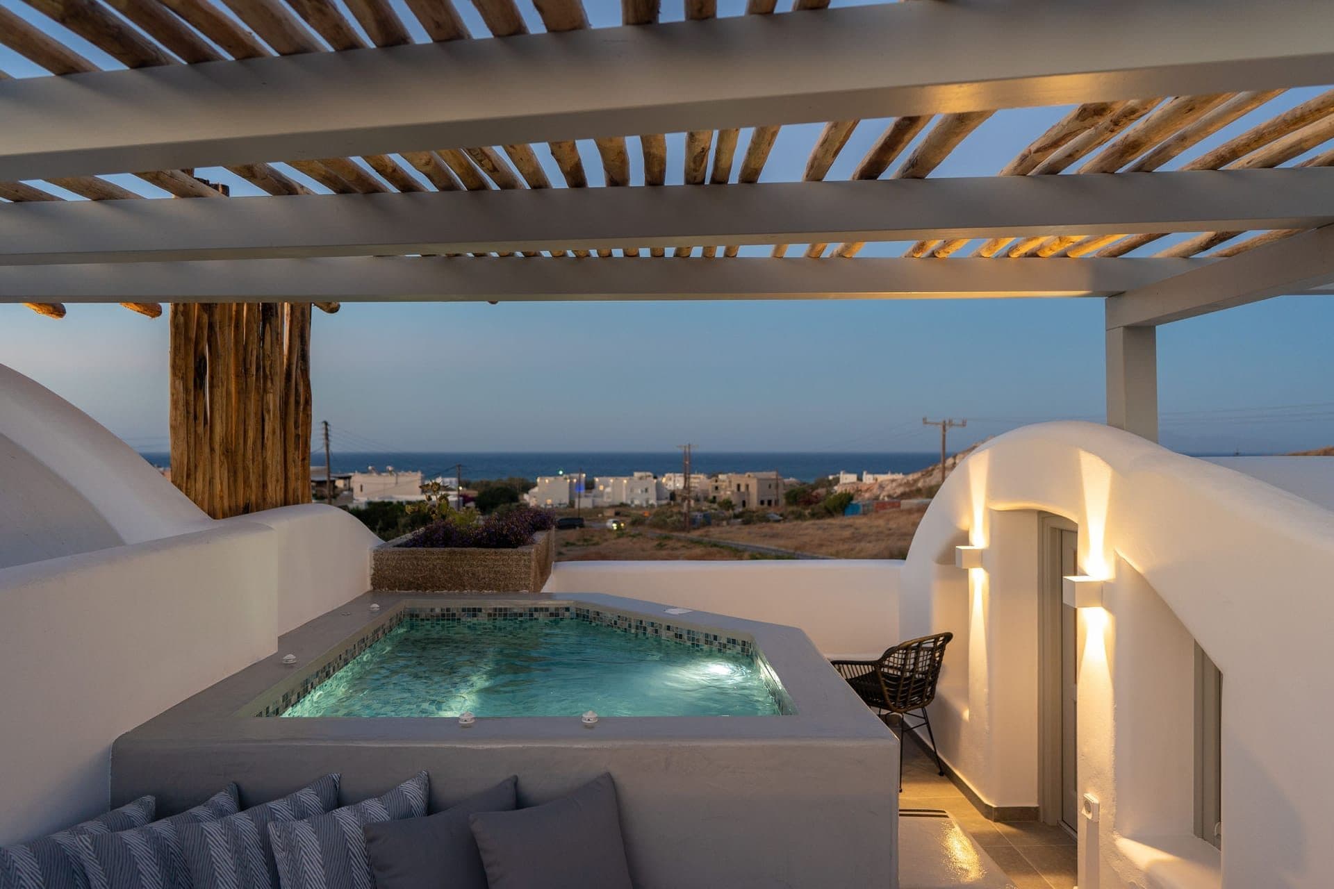 White Diamond Suite with Hot Tub, Fira – photo 20 of 22