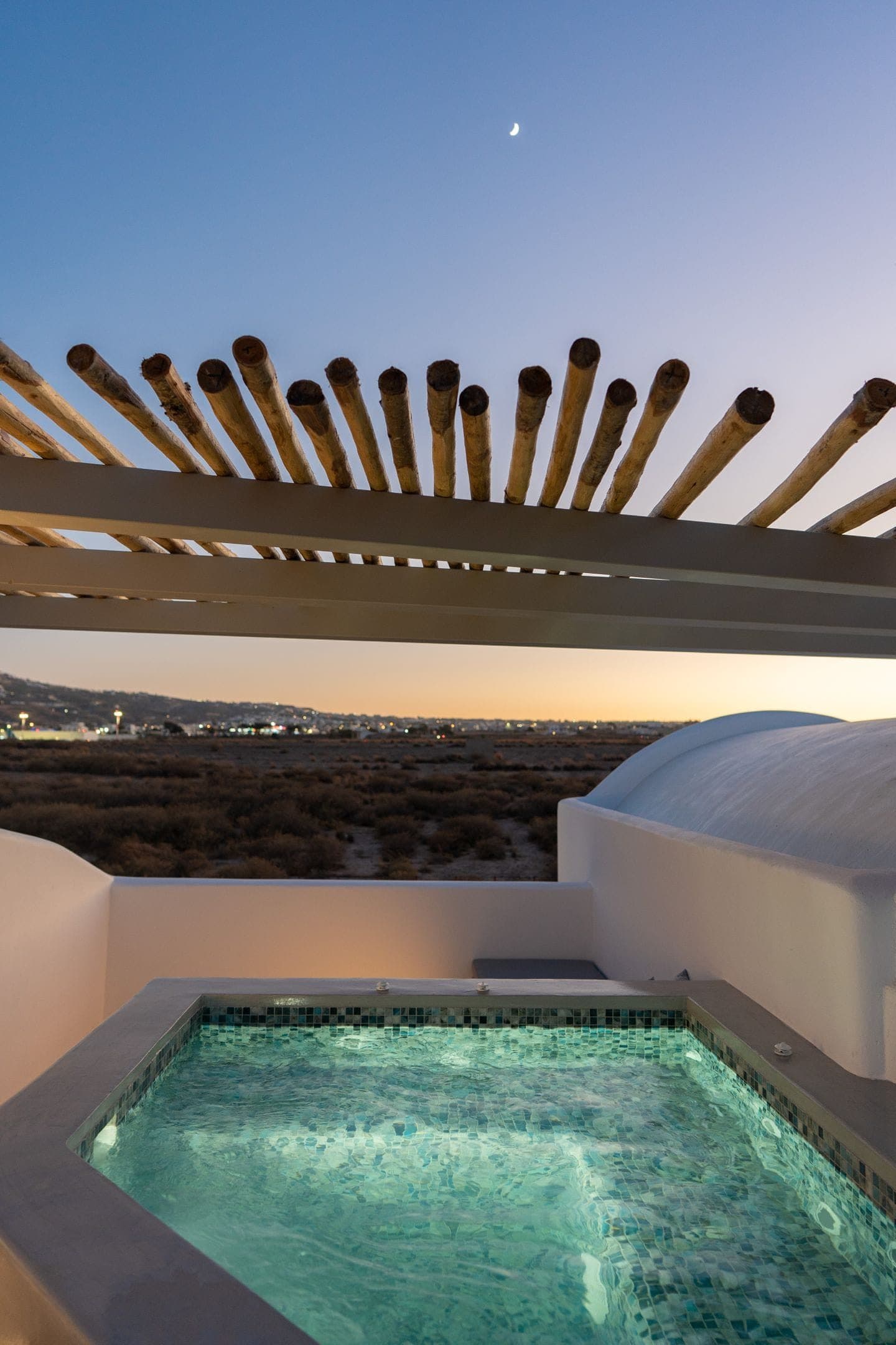 White Diamond Suite with Hot Tub, Fira – photo 22 of 22