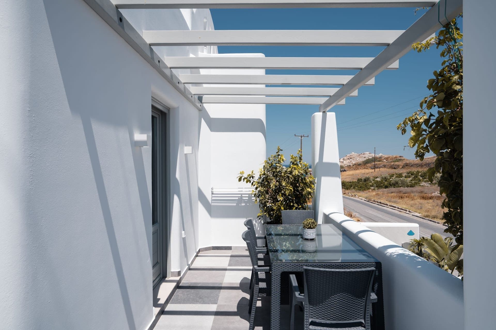 White Diamond Suite with Hot Tub, Fira – photo 8 of 22