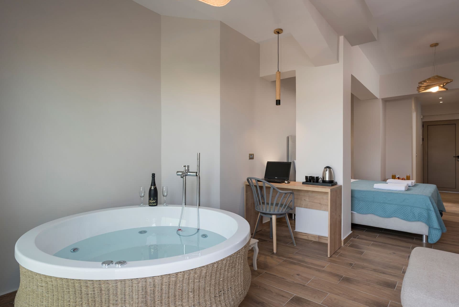 Luxury Room with Jacuzzi - Shared Kitchen - Sea View, Daratsos – photo 8 of 49