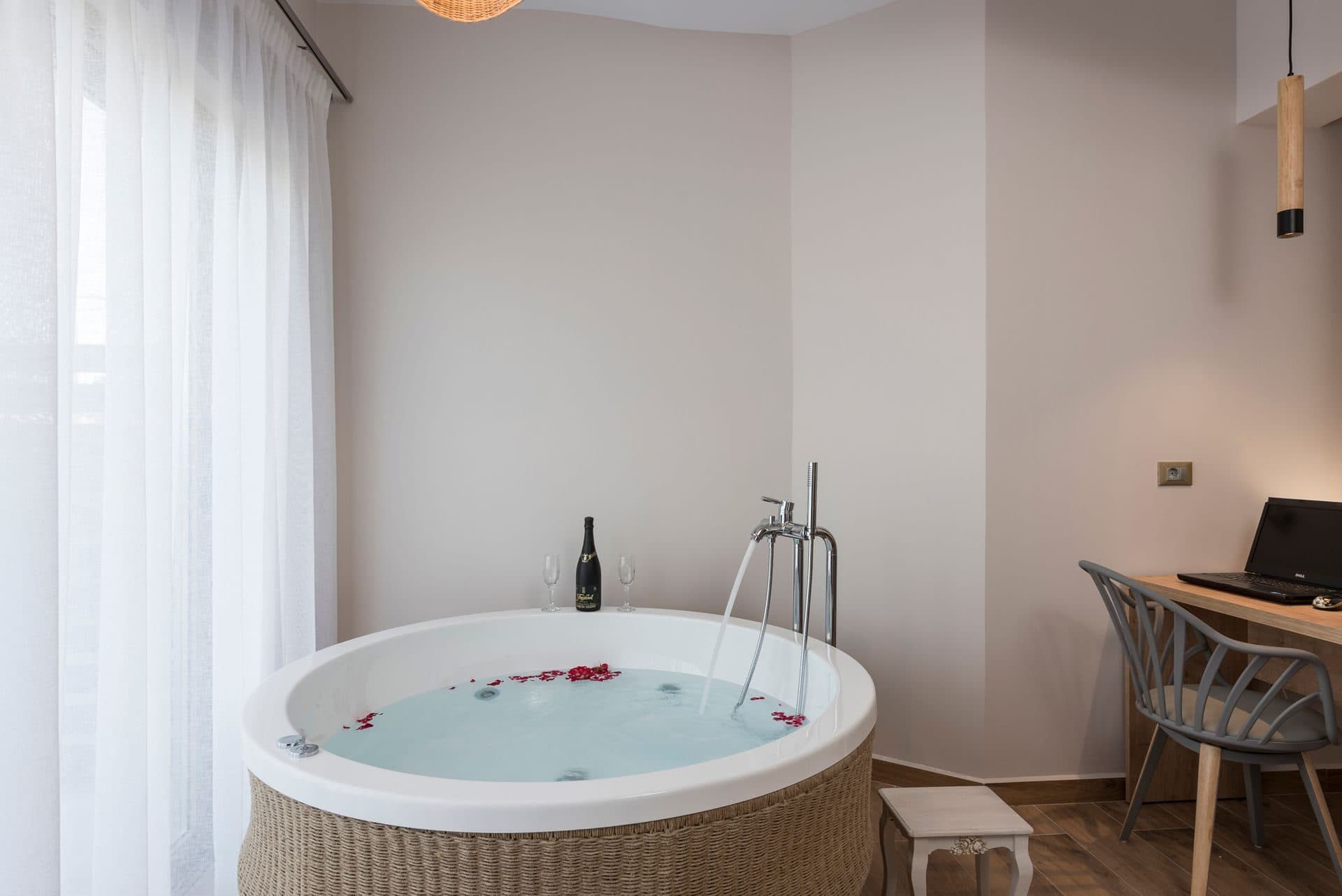 Luxury Room with Jacuzzi - Shared Kitchen - Sea View, Daratsos – photo 9 of 49