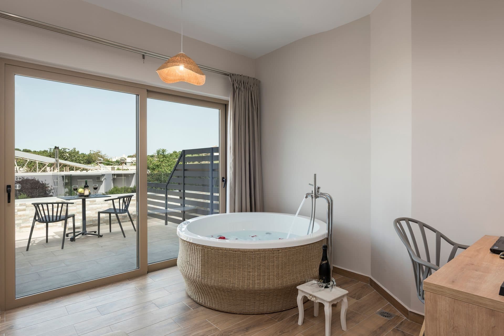 Luxury Room with Jacuzzi - Shared Kitchen - Sea View, Daratsos – photo 4 of 49