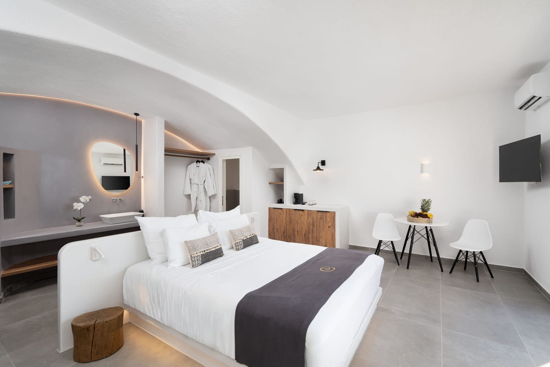 King suite with private jetted swimming pool, Exomitis – photo 8 of 23