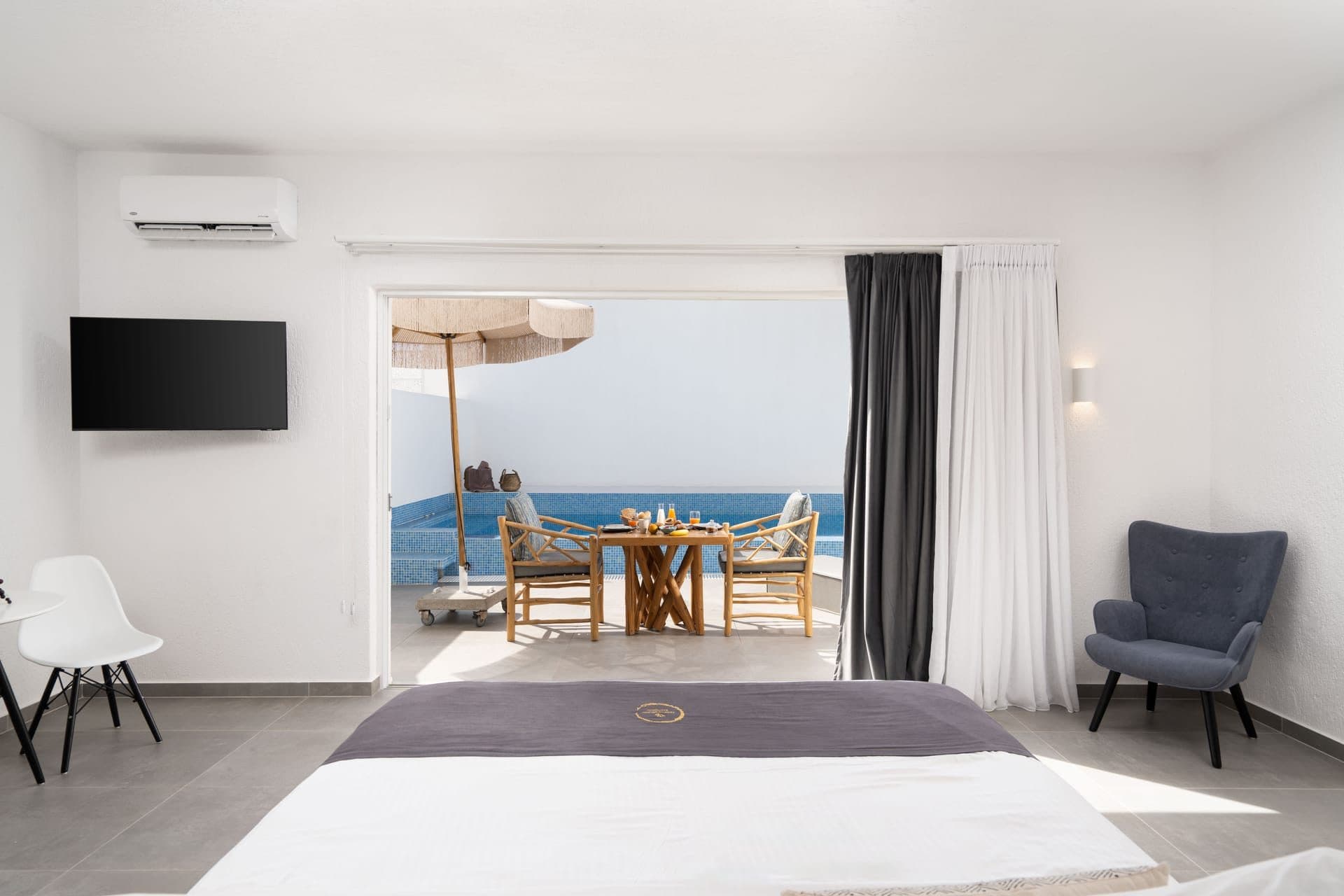 King suite with private jetted swimming pool, Exomitis – photo 2 of 23