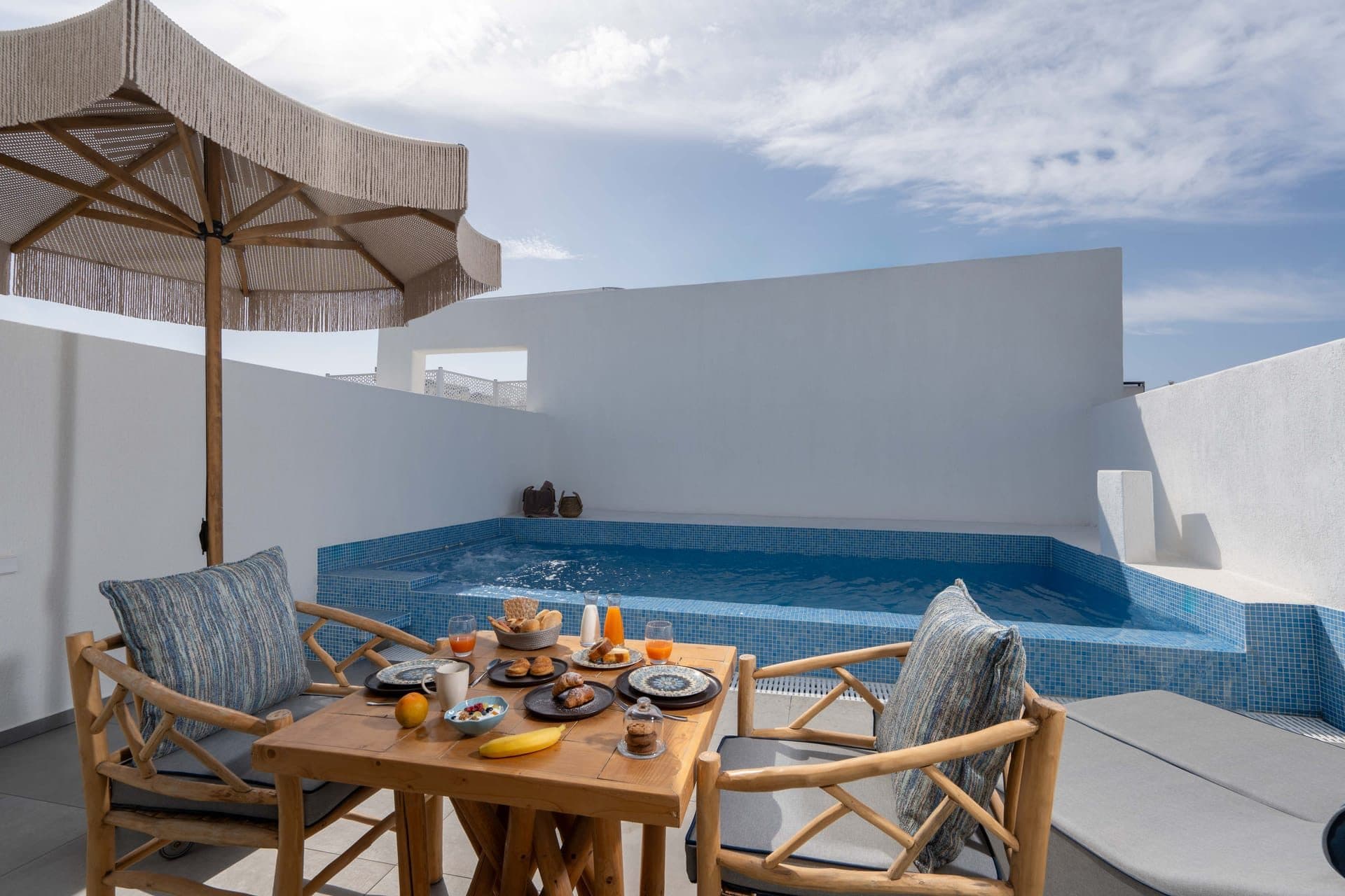 King suite with private jetted swimming pool, Exomitis – photo 5 of 23