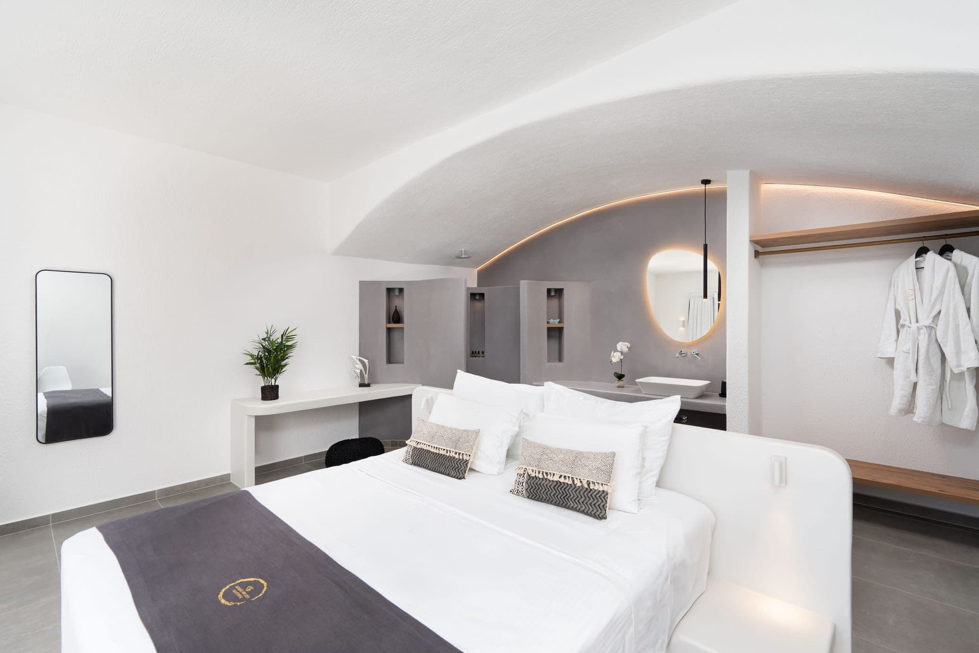 King suite with private jetted swimming pool, Exomitis – photo 6 of 23