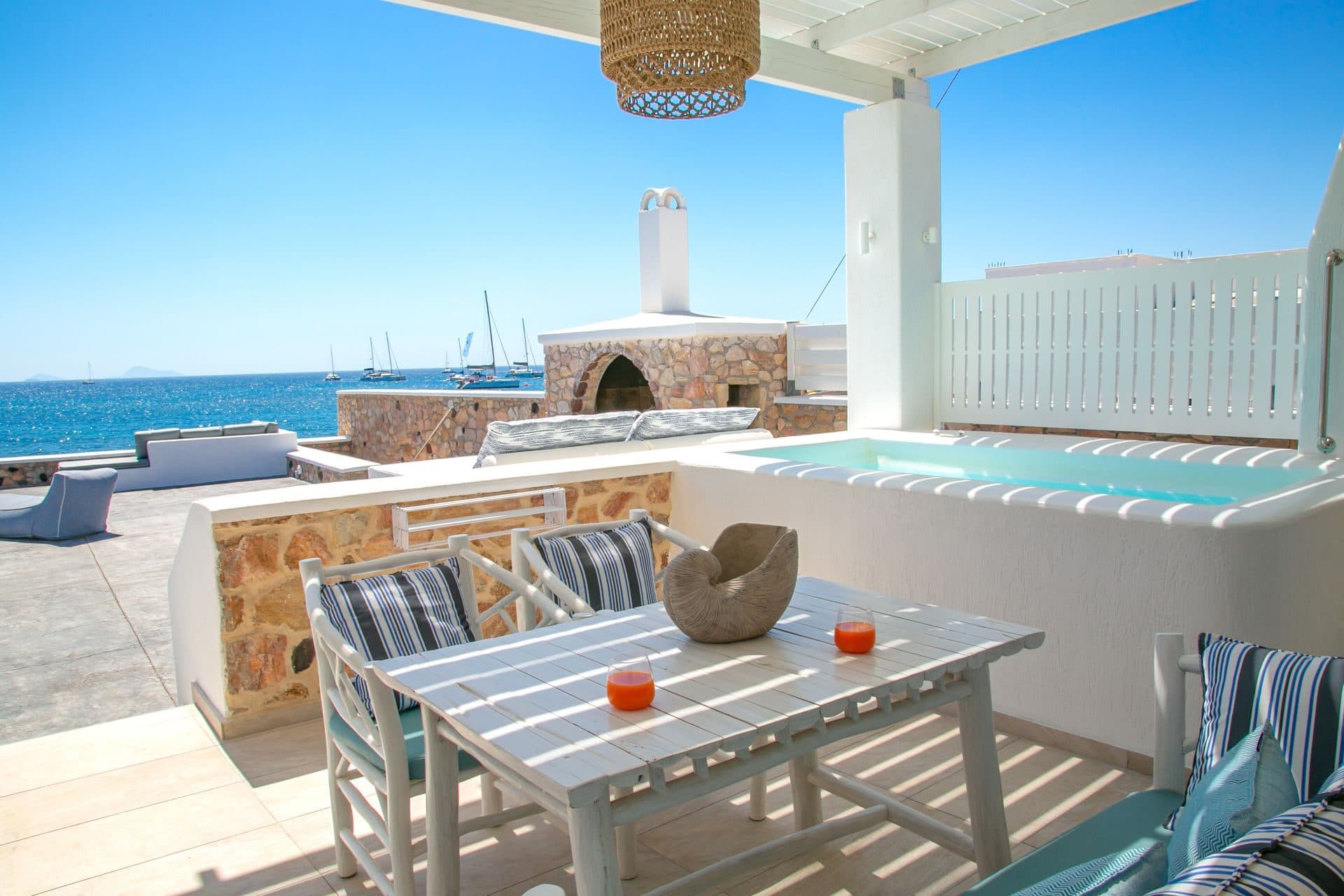 Elegant Suite with outdoor private hot tub & beachfront, Exomitis – photo 5 of 24