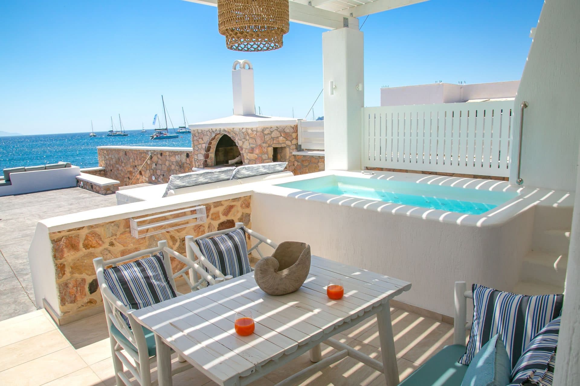 Elegant Suite with outdoor private hot tub & beachfront, Exomitis – photo 6 of 24