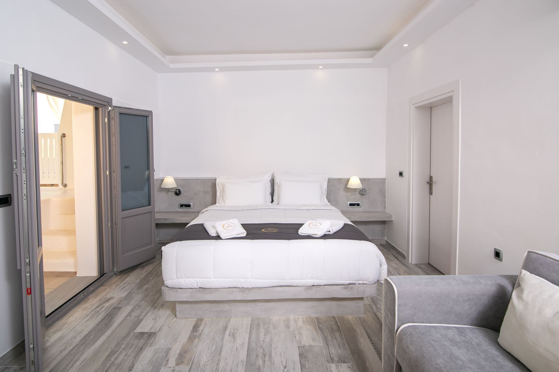 Elegant Suite with outdoor private hot tub & beachfront, Exomitis – photo 16 of 24