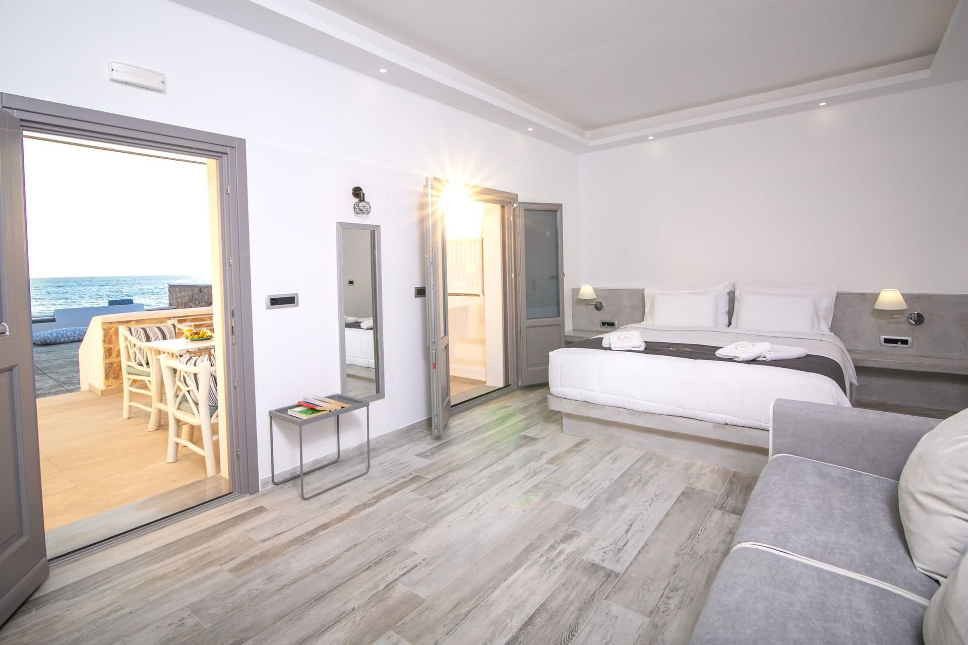 Elegant Suite with outdoor private hot tub & beachfront, Exomitis – photo 17 of 24