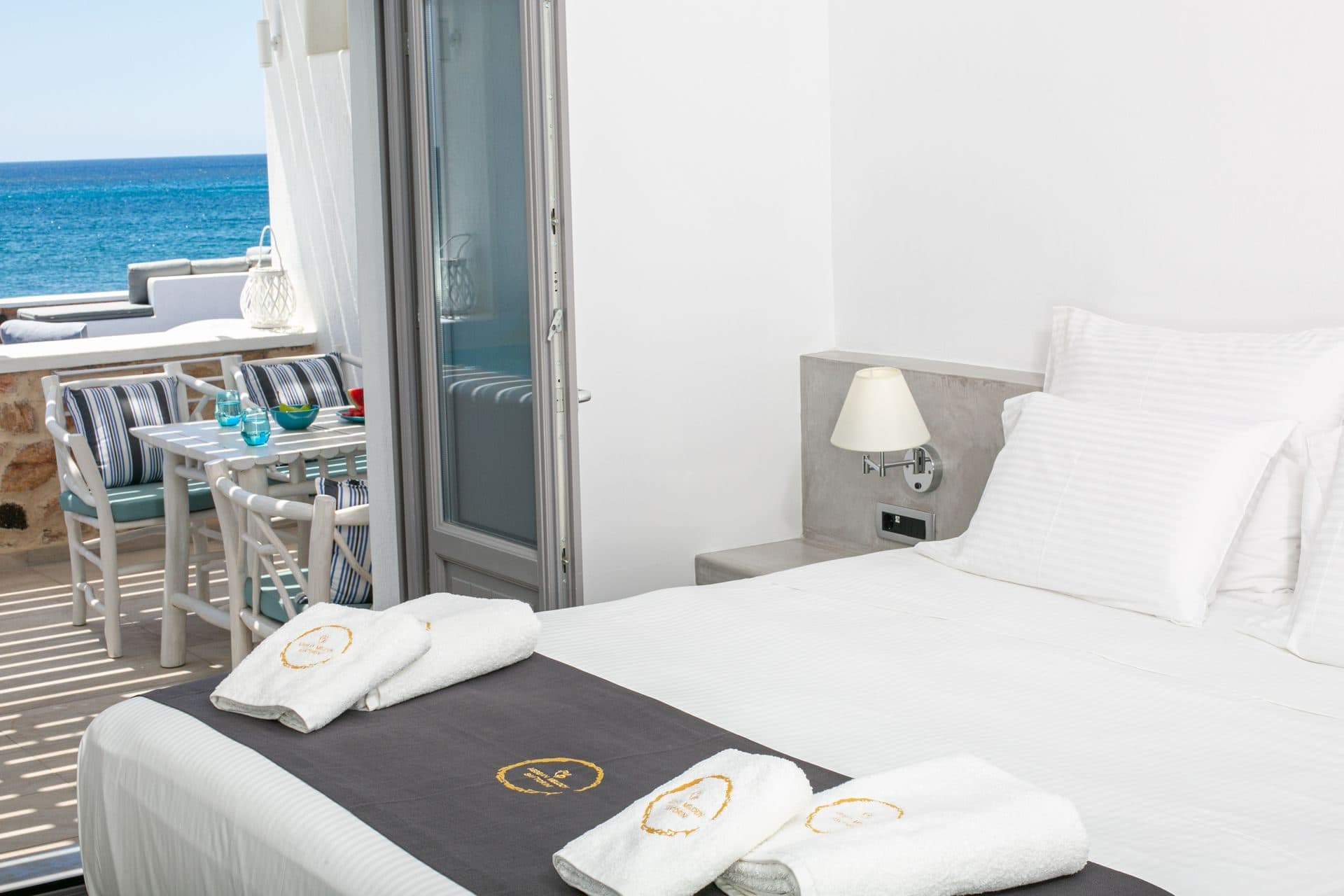 Luxury two-bedroom suite with private hot tub on the beachfront, Exomitis – photo 23 of 56