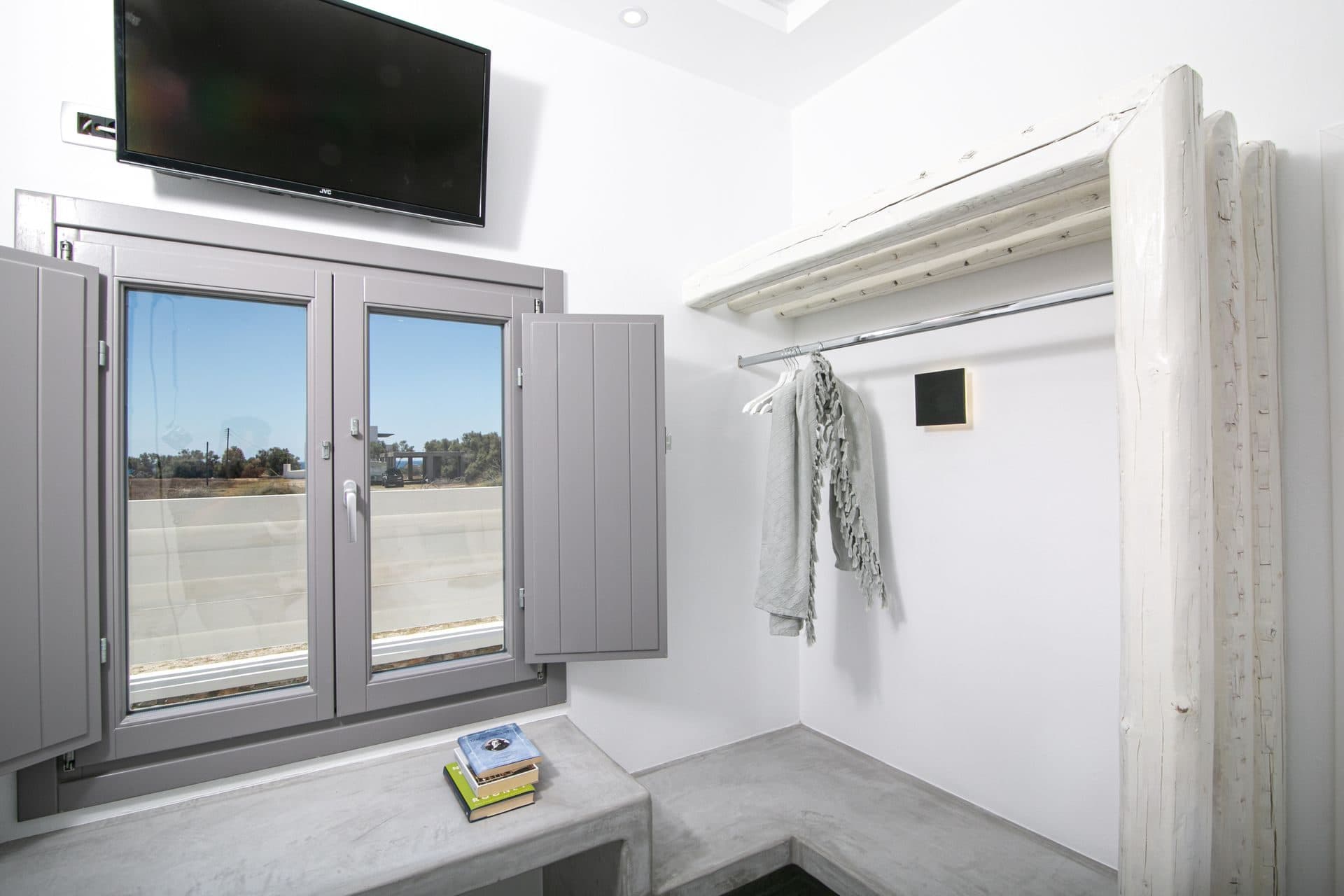 Luxury two-bedroom suite with private hot tub on the beachfront, Exomitis – photo 4 of 56