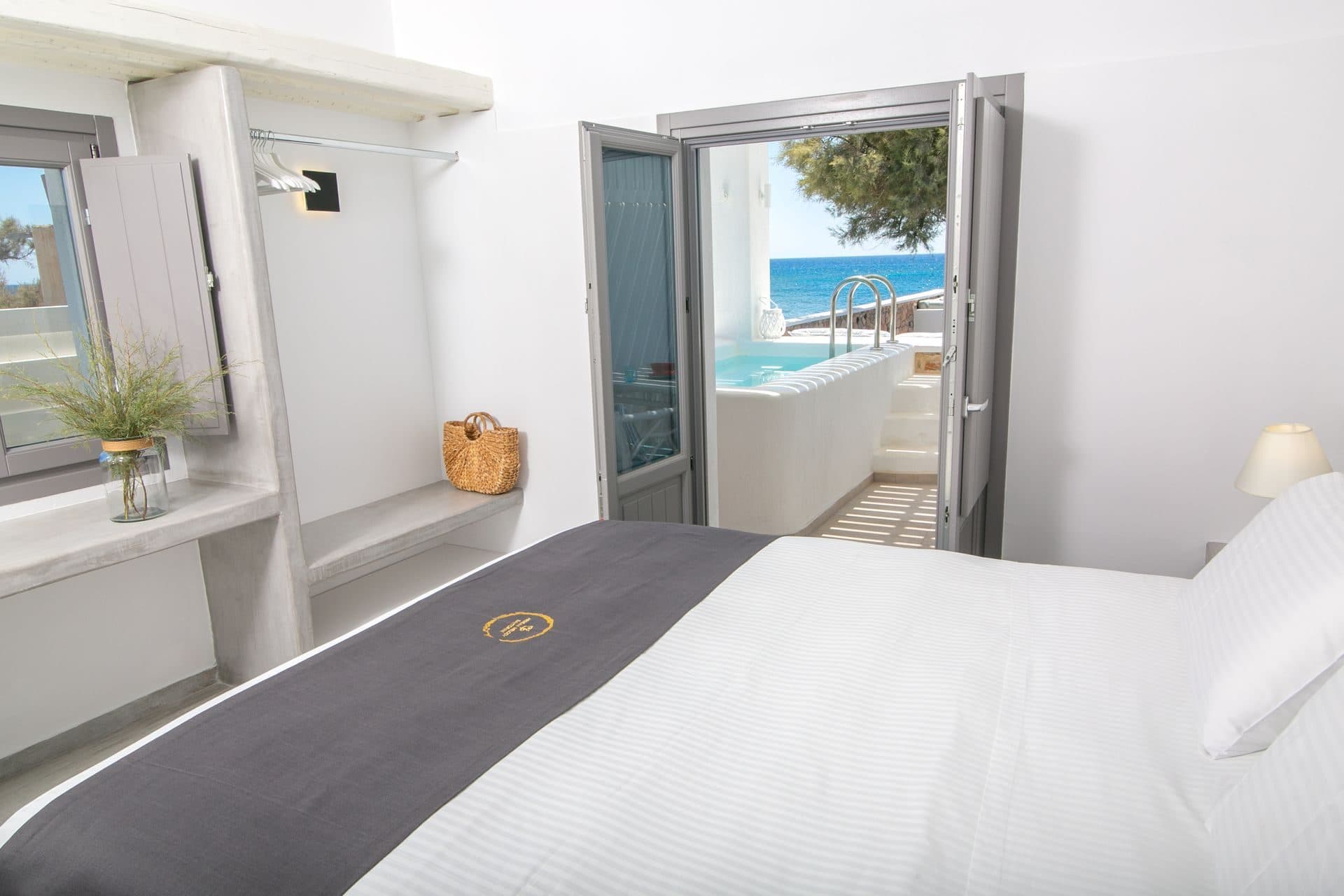 Luxury two-bedroom suite with private hot tub on the beachfront, Exomitis – photo 28 of 56