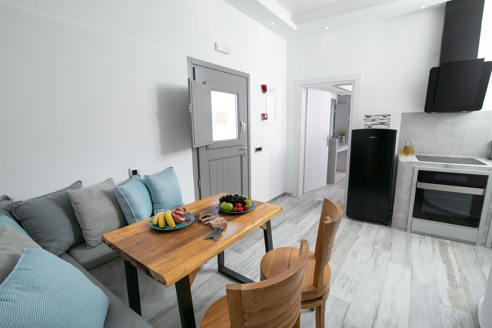 Luxury two-bedroom suite with private hot tub on the beachfront, Exomitis – photo 14 of 56