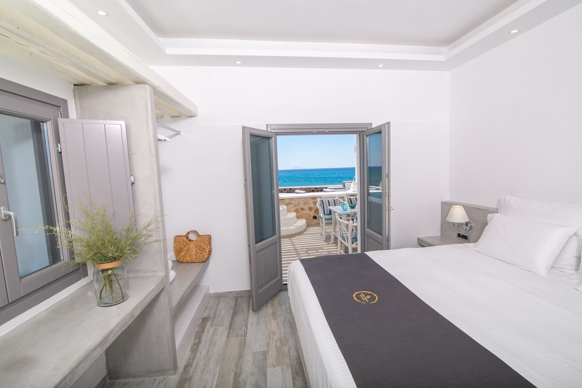 Luxury two-bedroom suite with private hot tub on the beachfront, Exomitis – photo 26 of 56