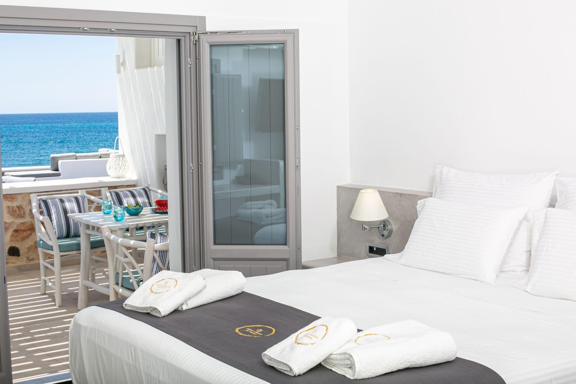Luxury two-bedroom suite with private hot tub on the beachfront, Exomitis – photo 22 of 56