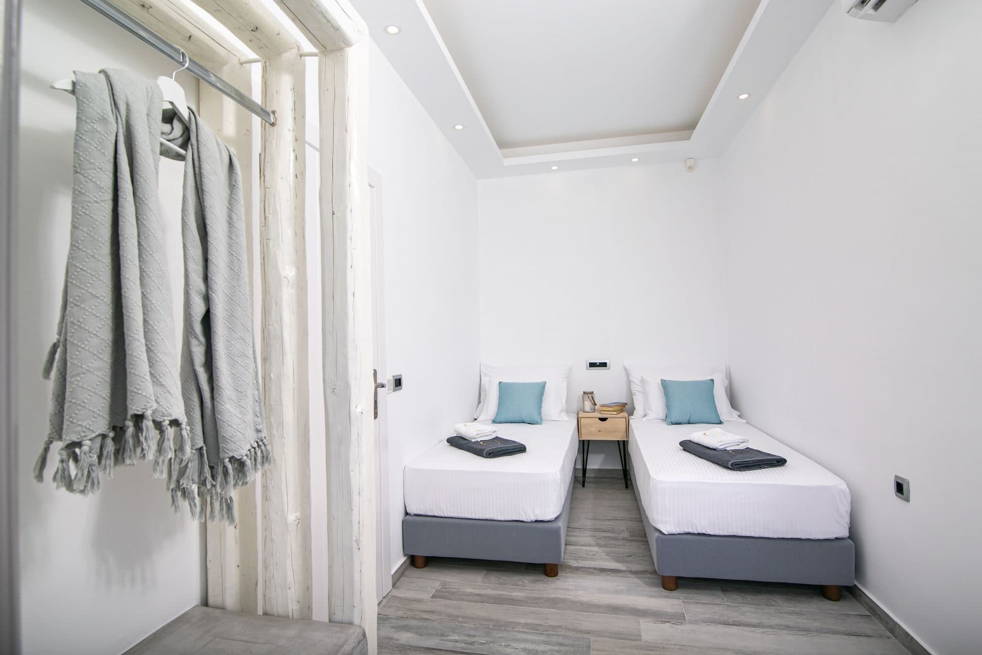Luxury two-bedroom suite with private hot tub on the beachfront, Exomitis – photo 6 of 56