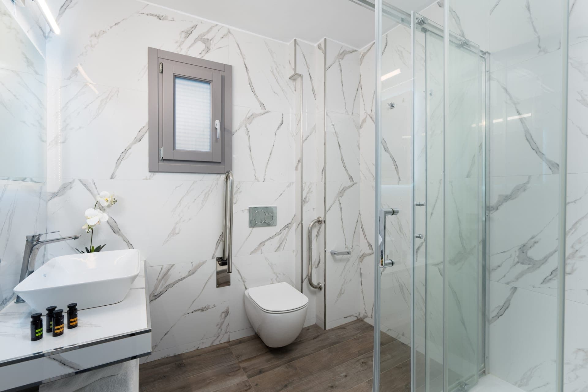 Executive Duplex Three Bedroom Villa with two hot tubs and beach front, Exomitis – photo 7 of 50