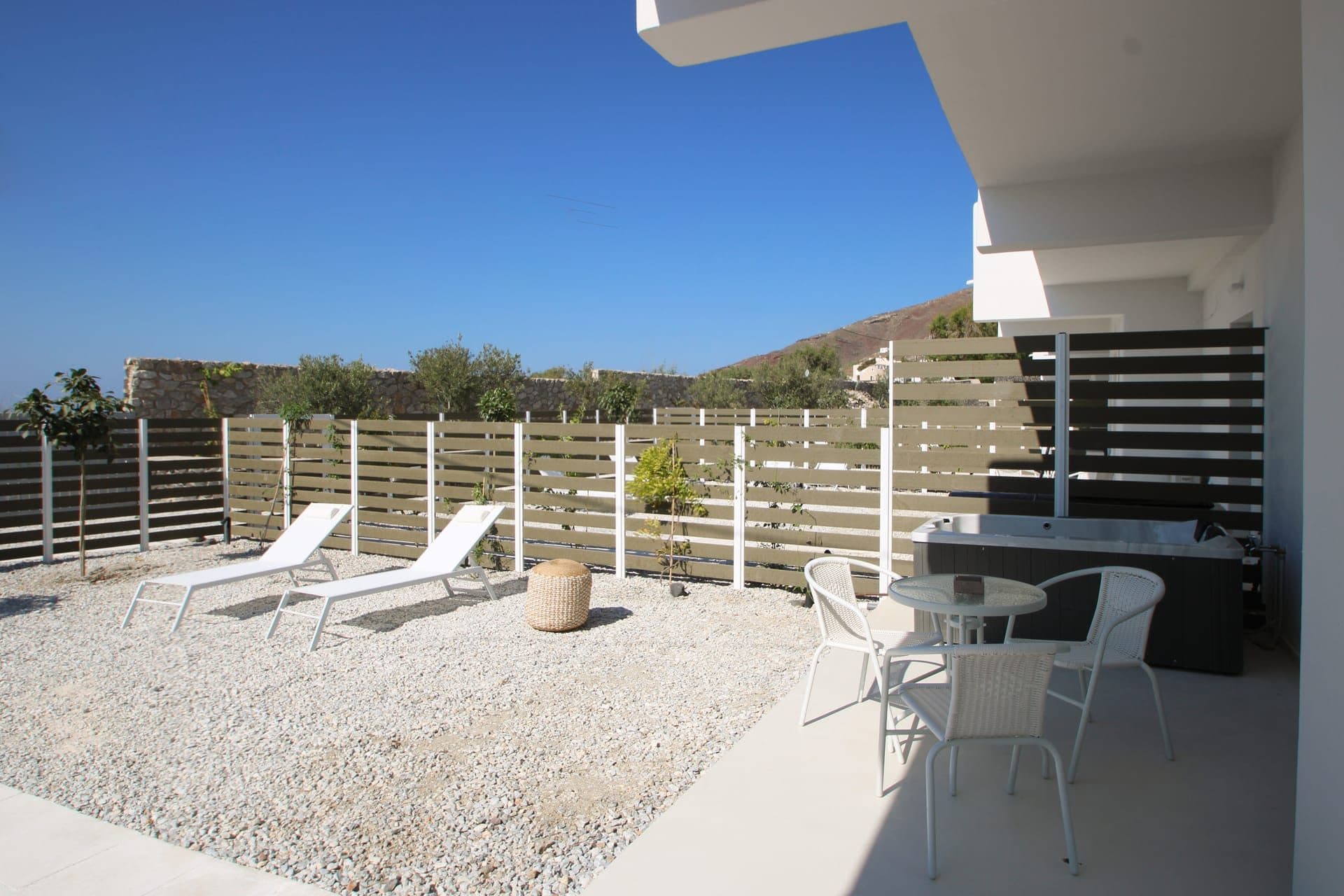 Junior Suite with Hot Tub and Garden View, Finikia – photo 24 of 27