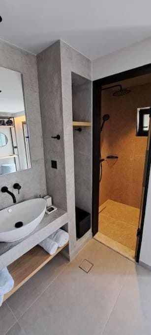Orama Luxury Suite with private pool, Piskopiano – photo 40 of 48