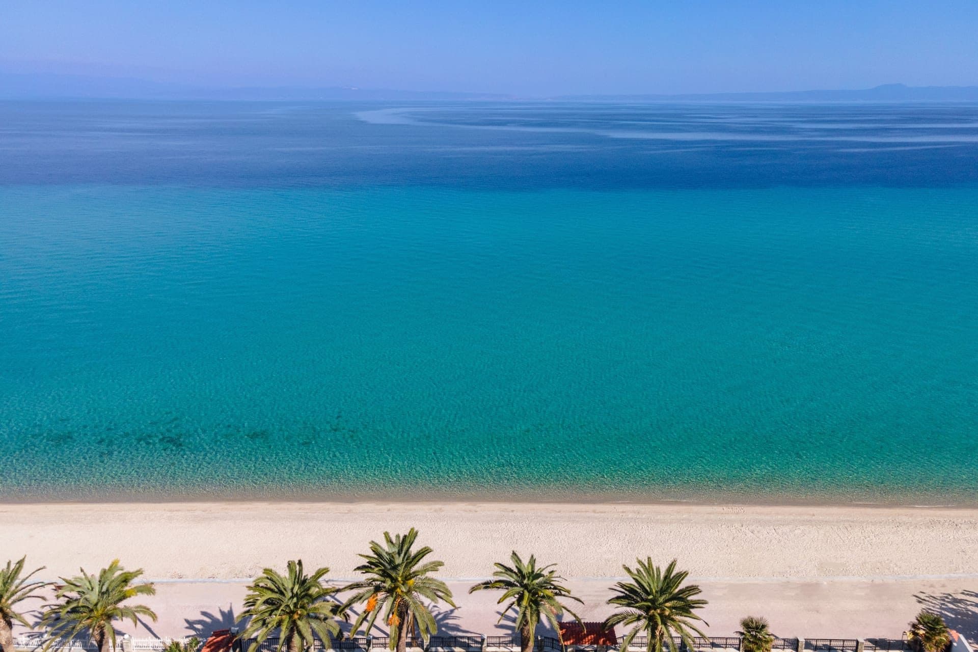 Amalthia Luxury Suites, Polychrono – photo 21 of 23