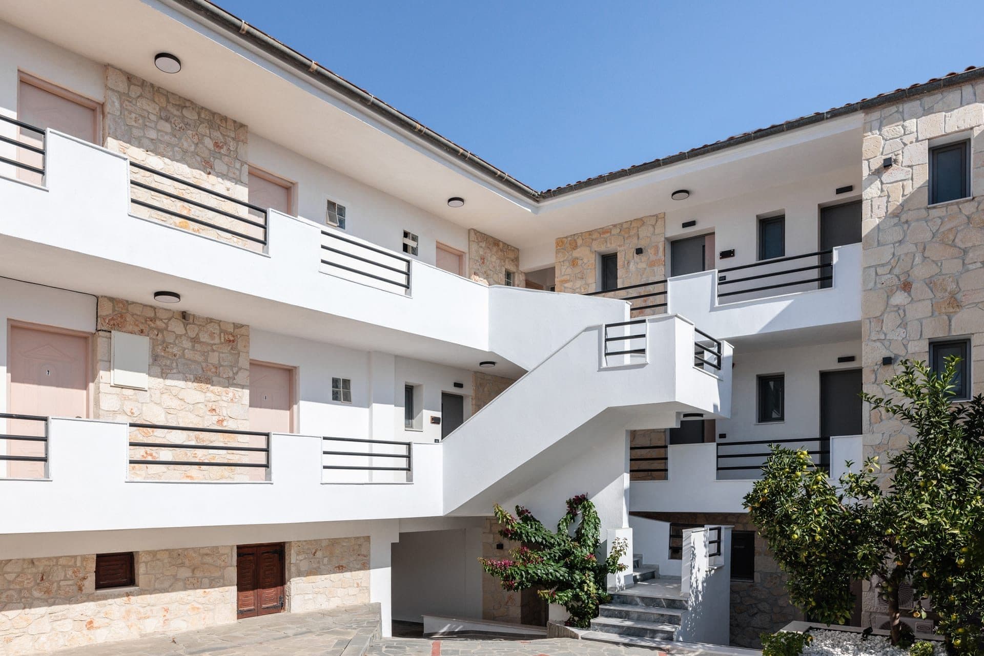 Amalthia Luxury Suites, Polychrono – photo 16 of 23