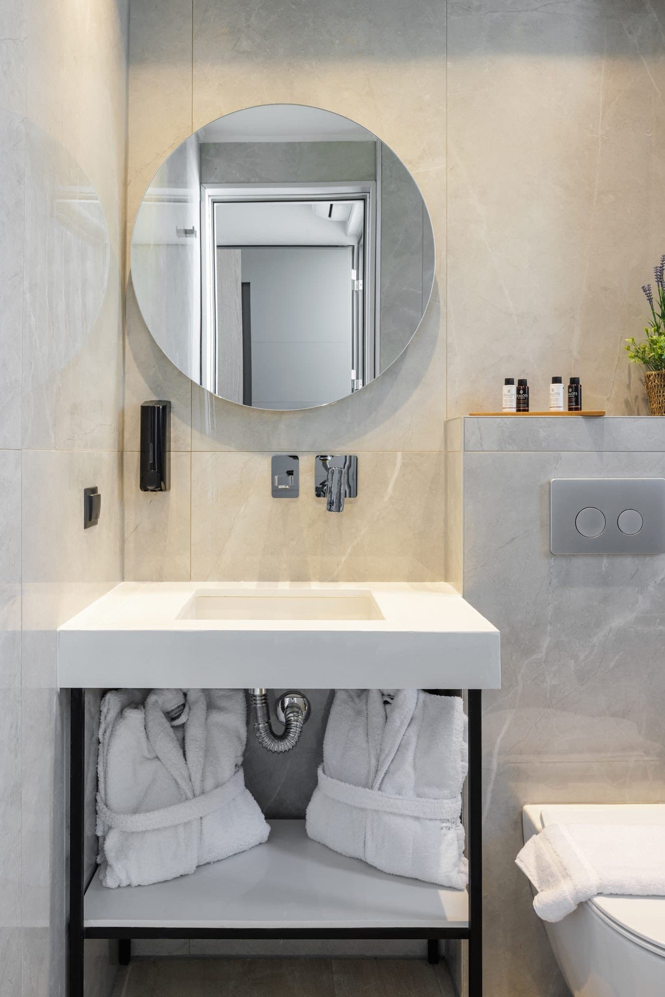 Double Comfort, Polychrono – photo 17 of 27