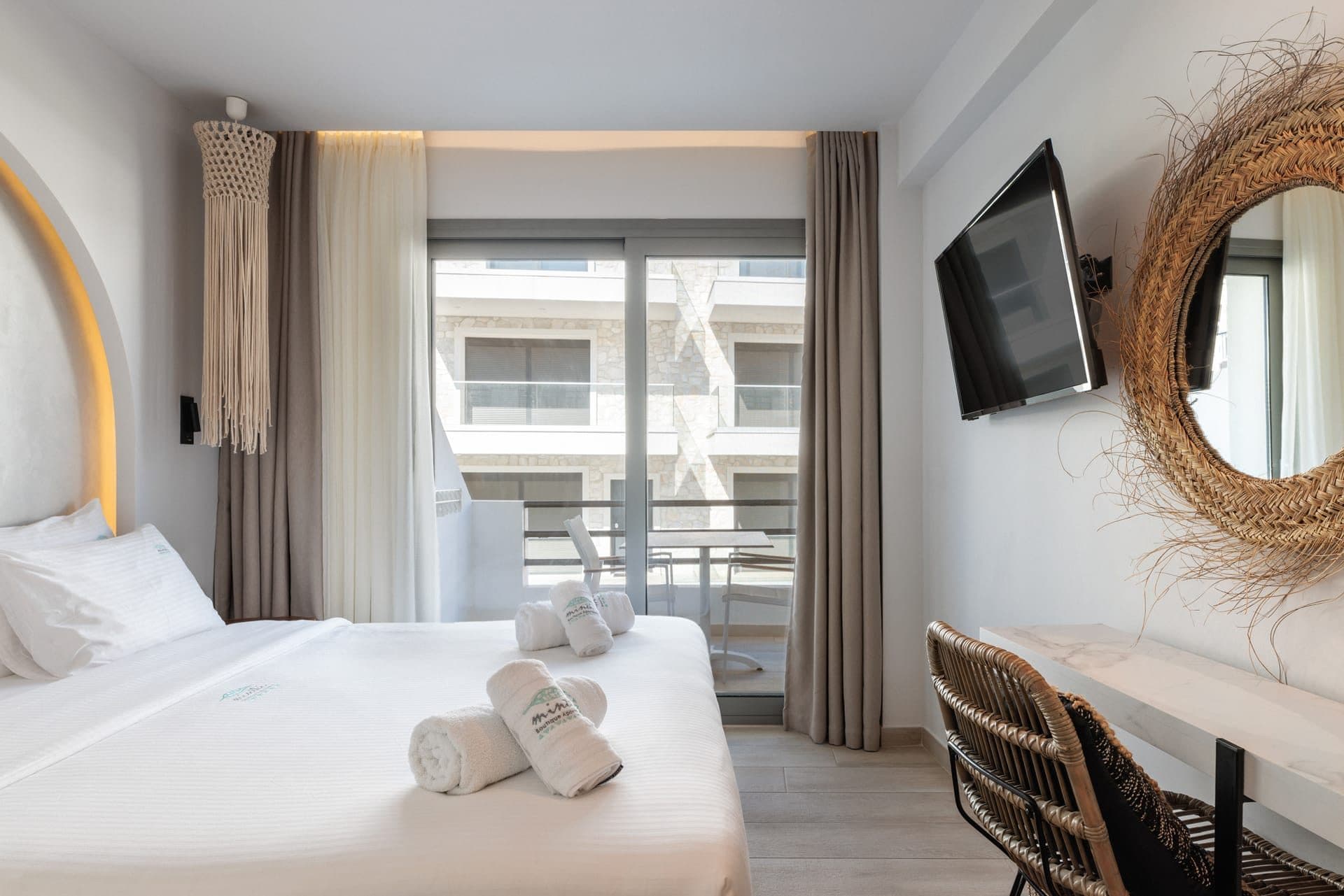 Deluxe Suite | One Bedroom, Polychrono – photo 23 of 23