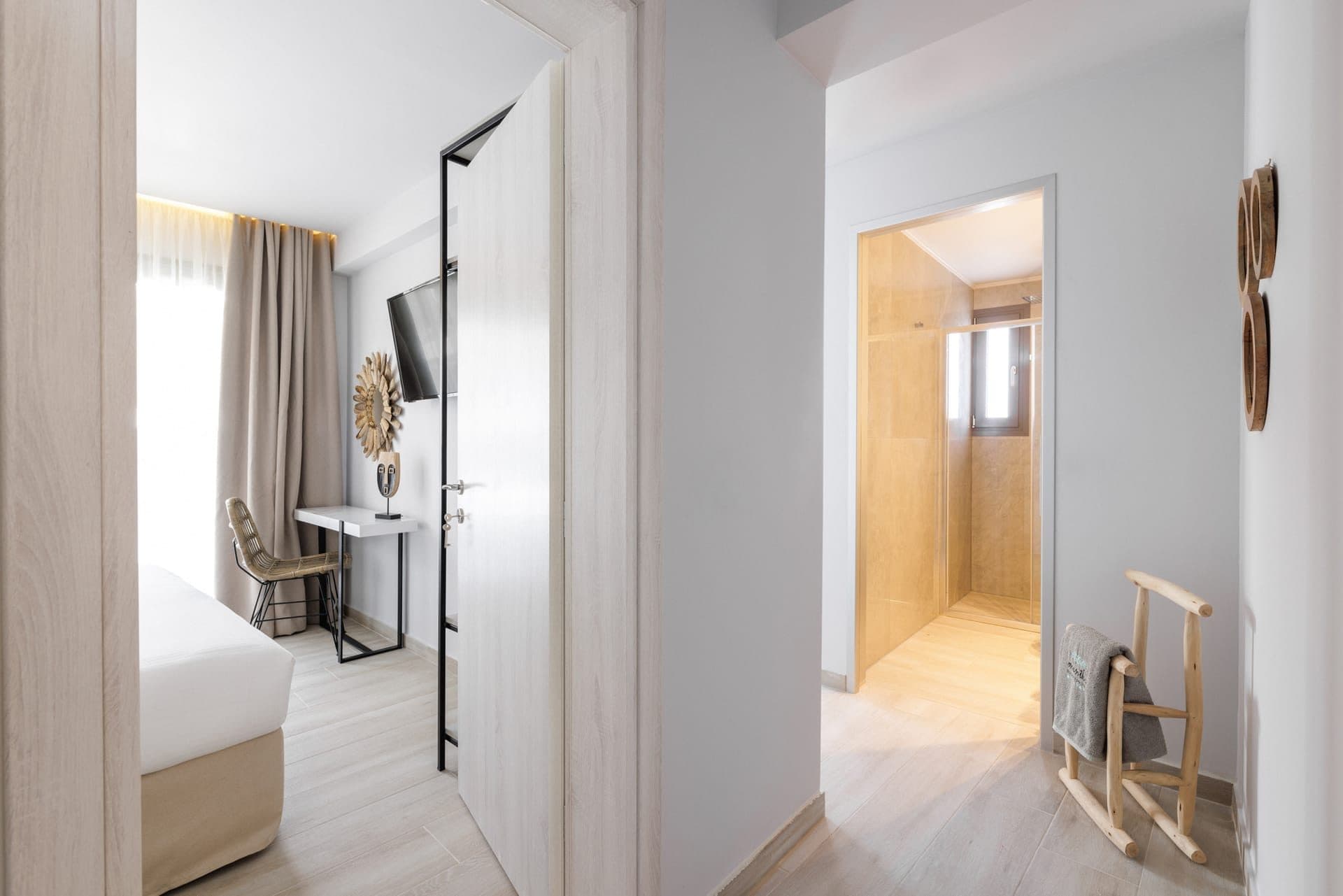 Deluxe Suite | One Bedroom, Polychrono – photo 12 of 23