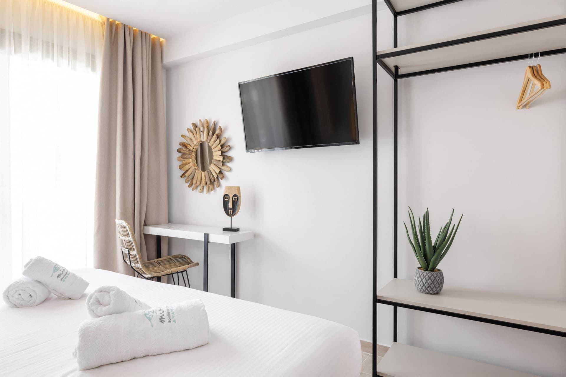 Deluxe Suite | One Bedroom, Polychrono – photo 6 of 23