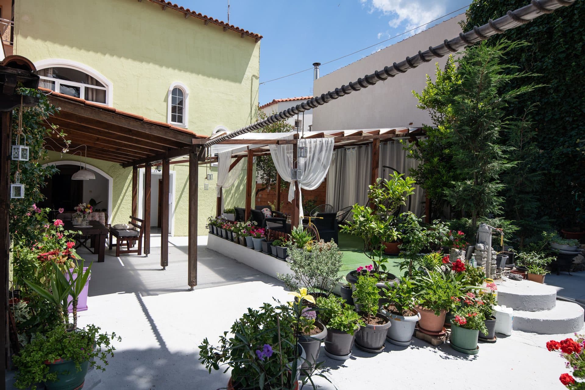 Epohikon Studios, Sarti – photo 36 of 53