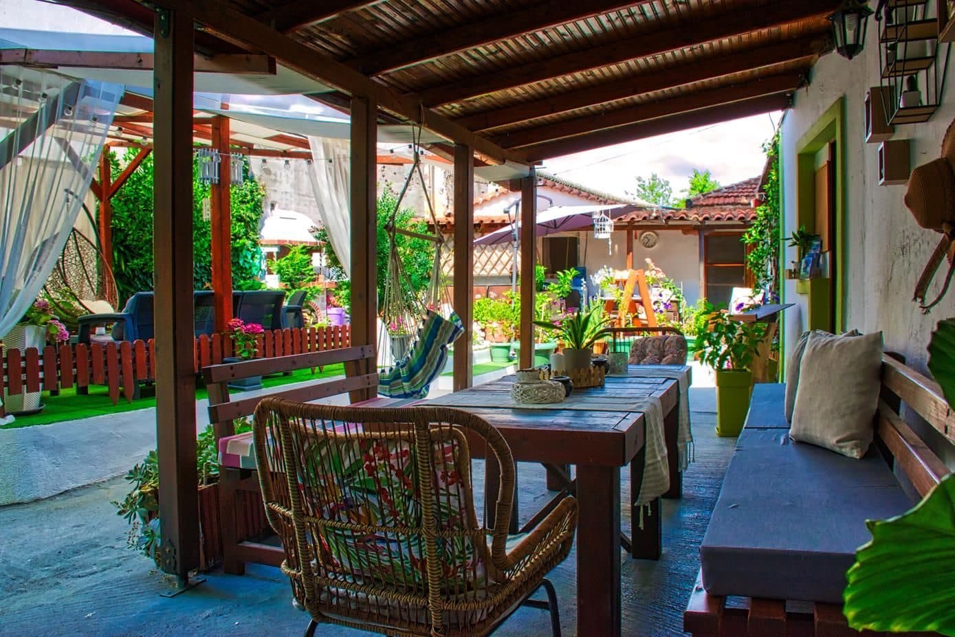 Epohikon Studios, Sarti – photo 25 of 53