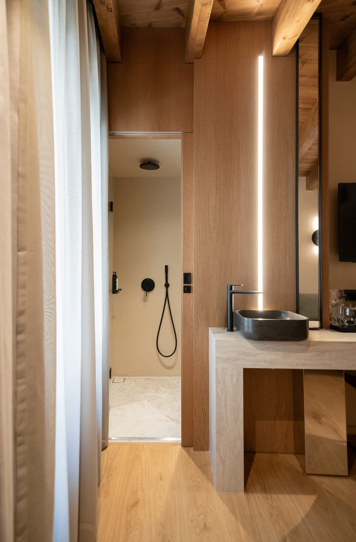 One-Bedroom Family Suite with Indoor Tub, Old Town View, and Balcony, Chania – photo 7 of 9