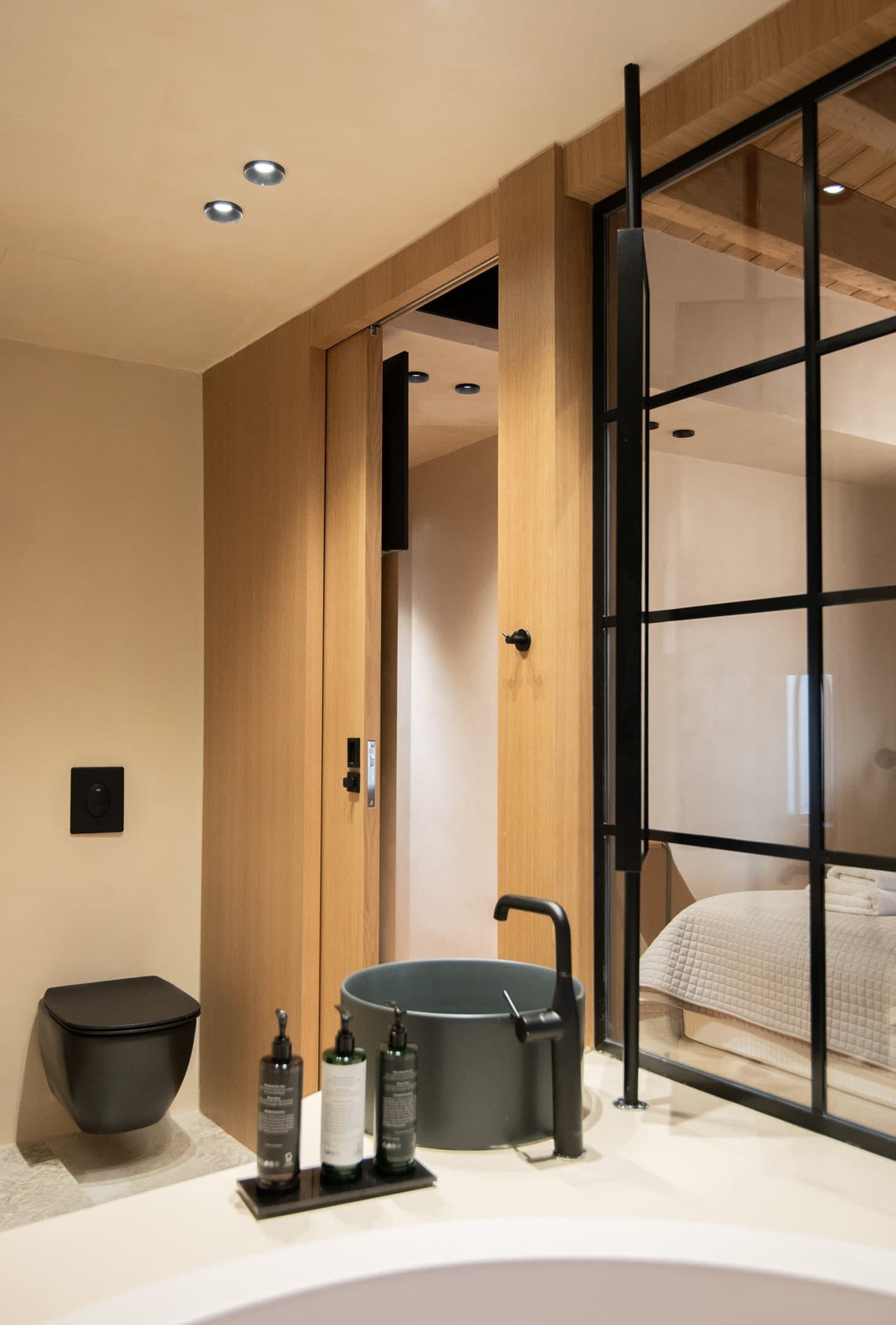 One-Bedroom Family Suite with Indoor Tub, Old Town View, and Balcony, Chania – photo 5 of 9