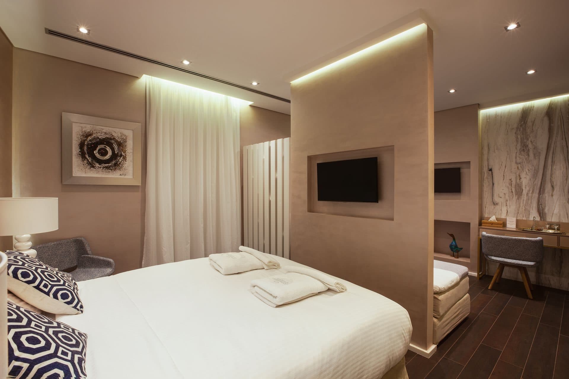Two-bedroom two-bathroom Suite with Old Town View and Balcony, Chania – photo 6 of 8