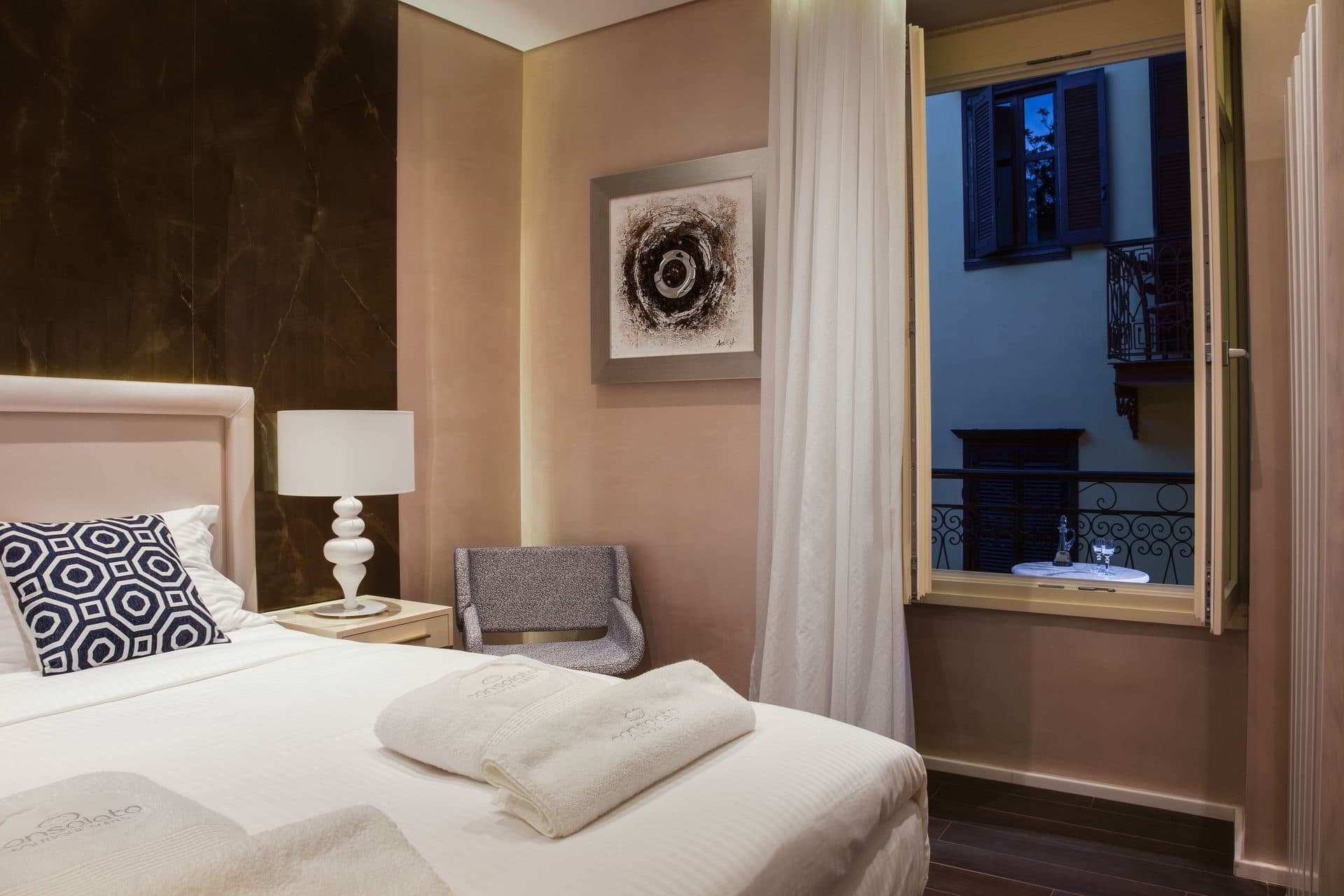 Two-bedroom two-bathroom Suite with Old Town View and Balcony, Chania – photo 7 of 8