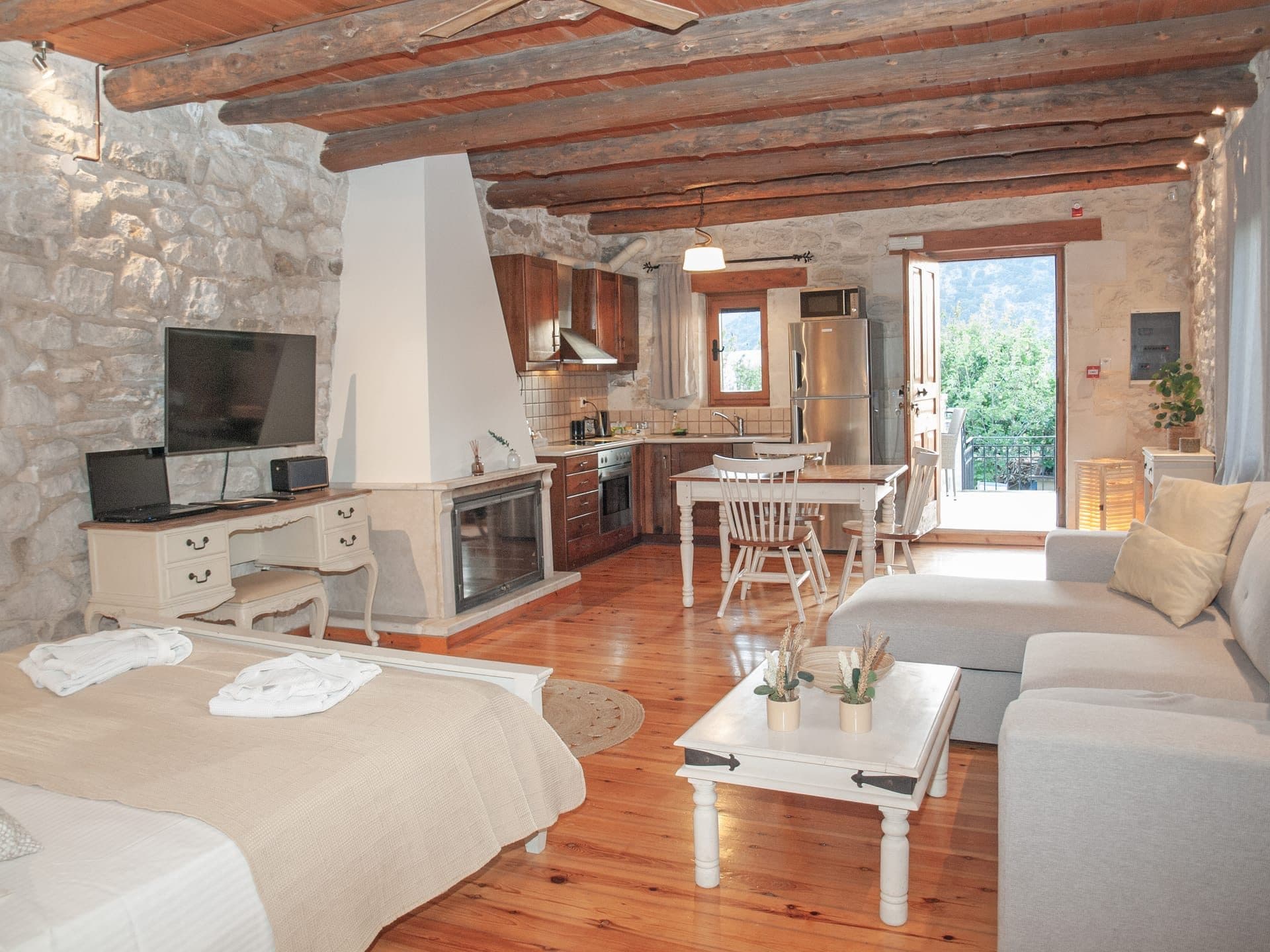 Barozzi | Junior Suite (with terrace) 46 sqm, Argiroupoli – photo 2 of 5