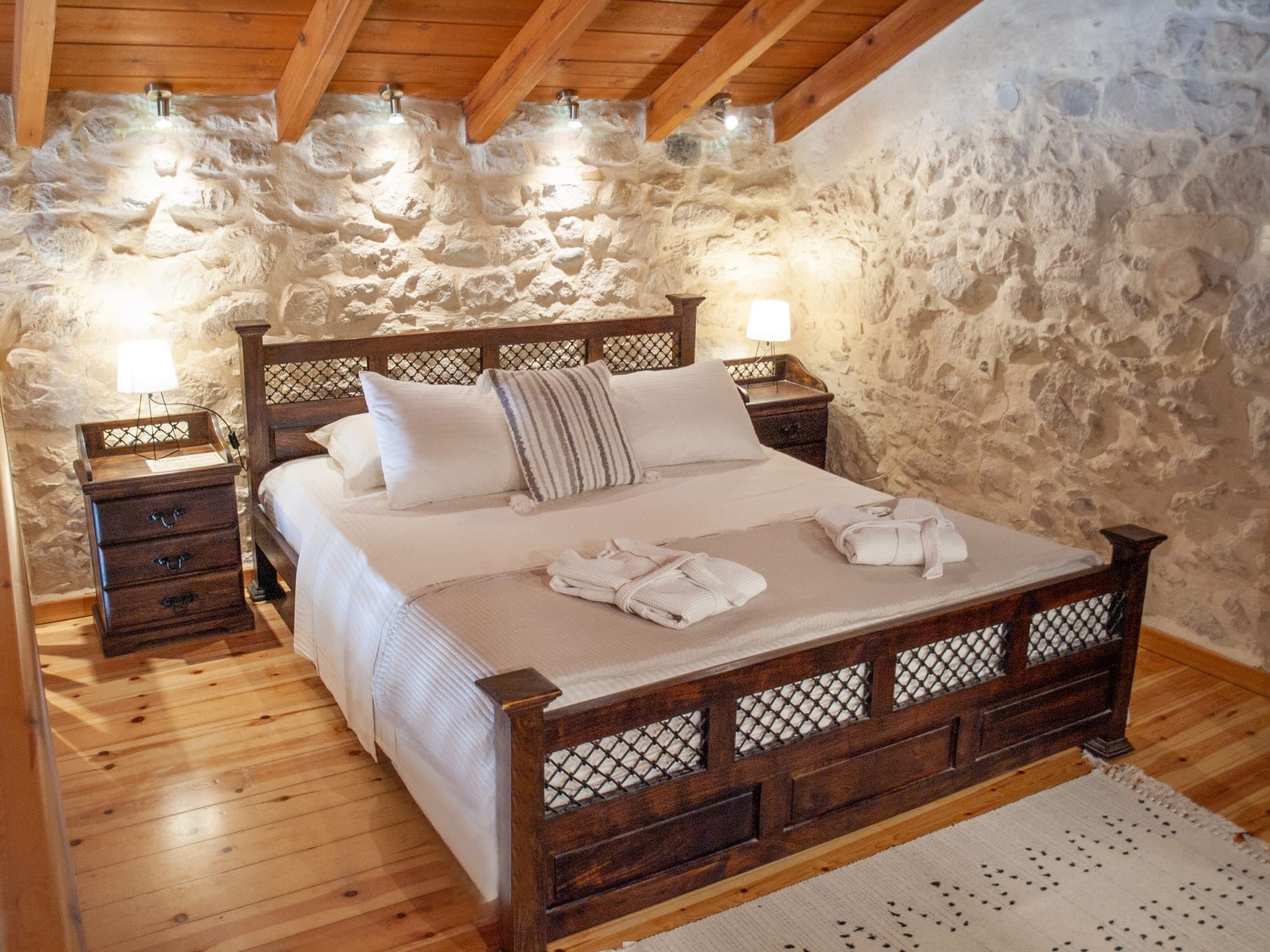 Ontas | Classic Suite mezzanine (with terrace) 57sqm, Argiroupoli – photo 2 of 5