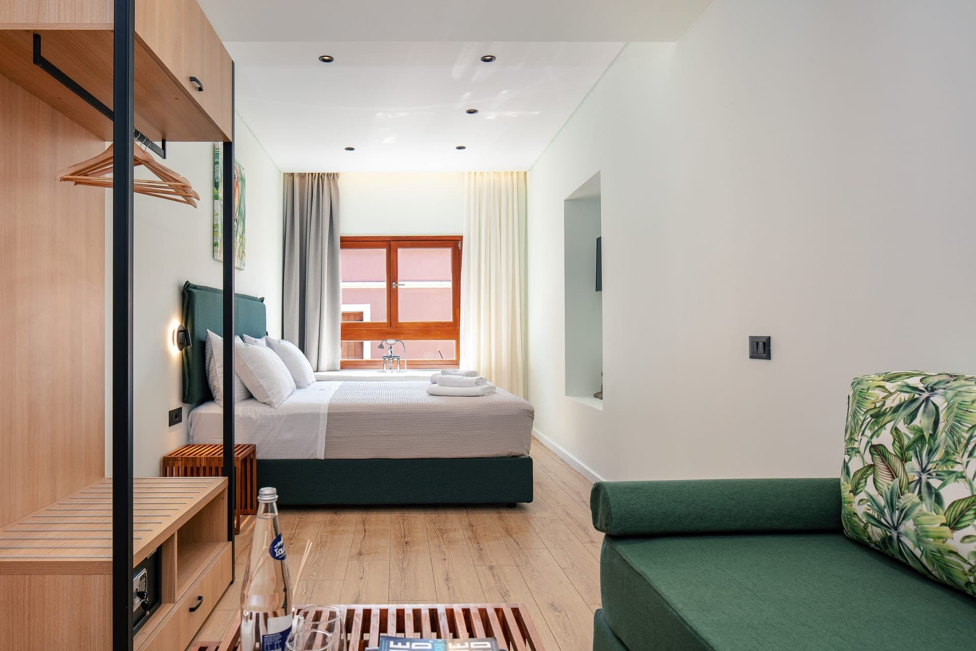 Premium Studio with Old Town View & Open-Plan Bathtub, Chania – photo 5 of 12