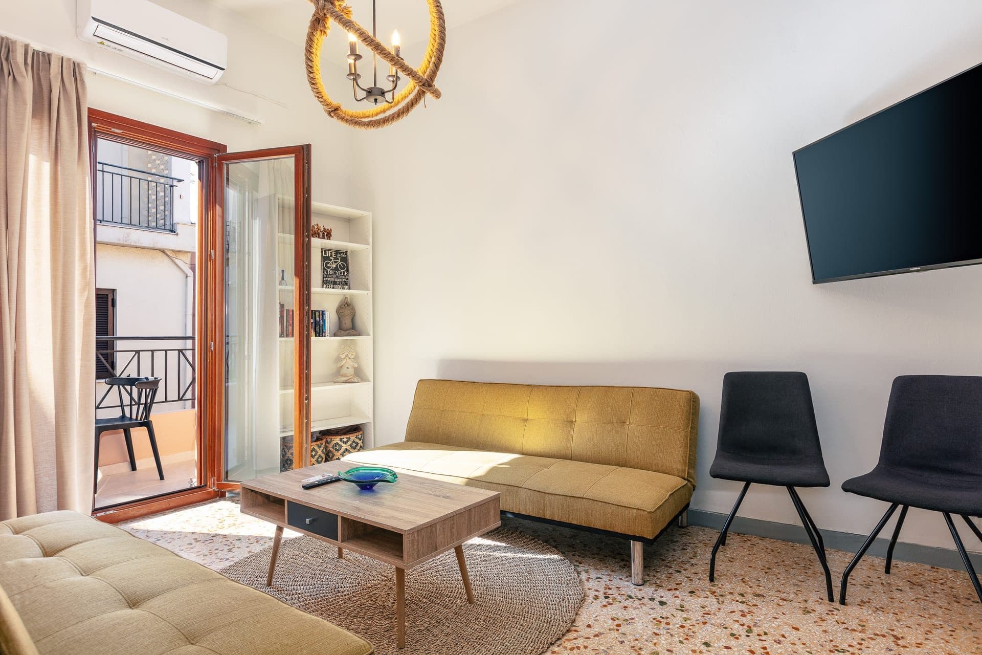 Two-Bedroom Apartment with Old Town View, Chania – photo 7 of 18