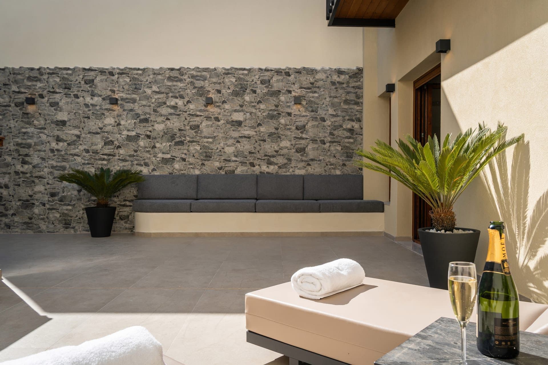 102 - Deluxe Suite with Spa and Private Pool (1st Floor), Rethymno – photo 14 of 16